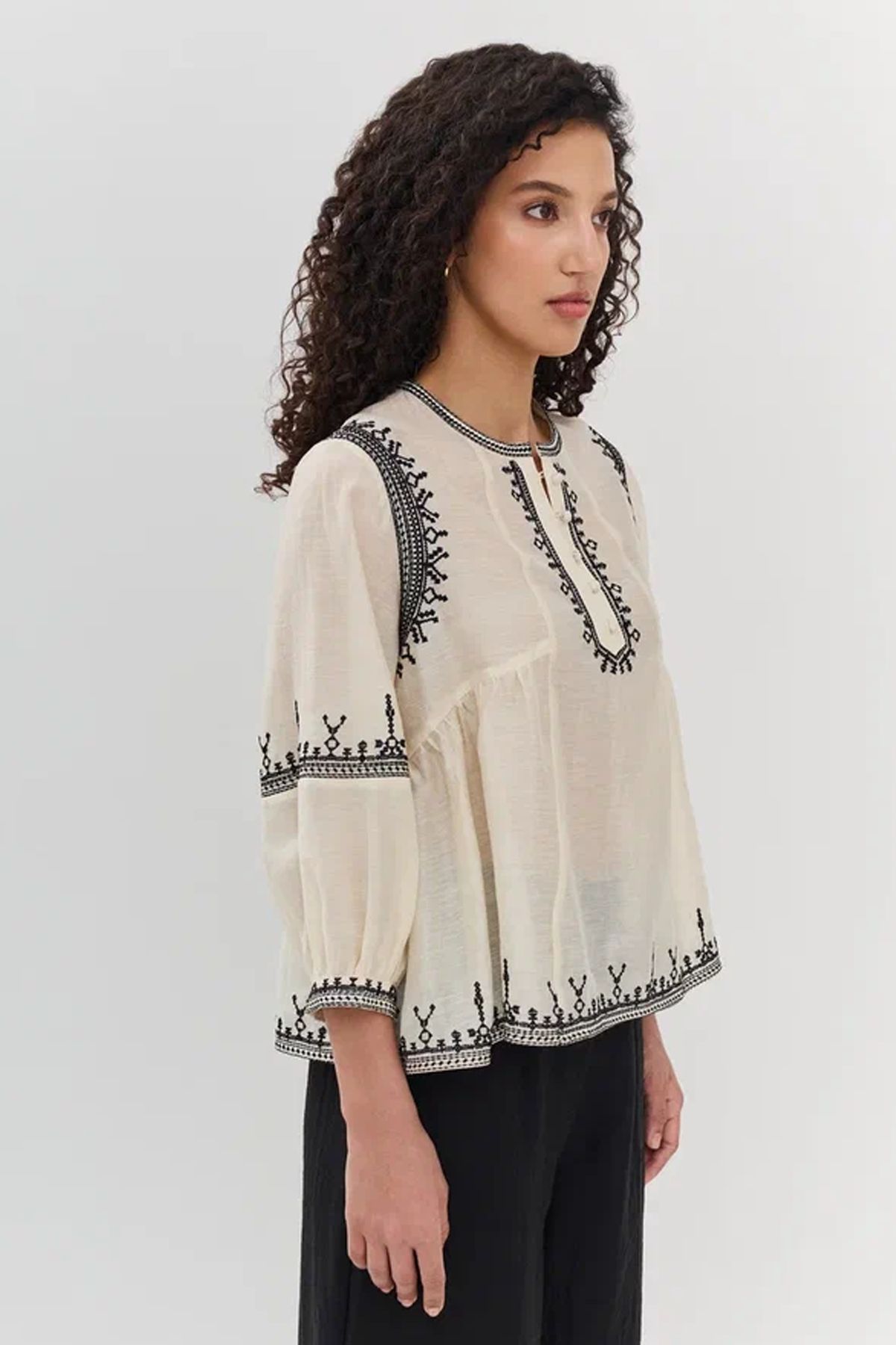 Блузка с этнической вышивкой, 40р