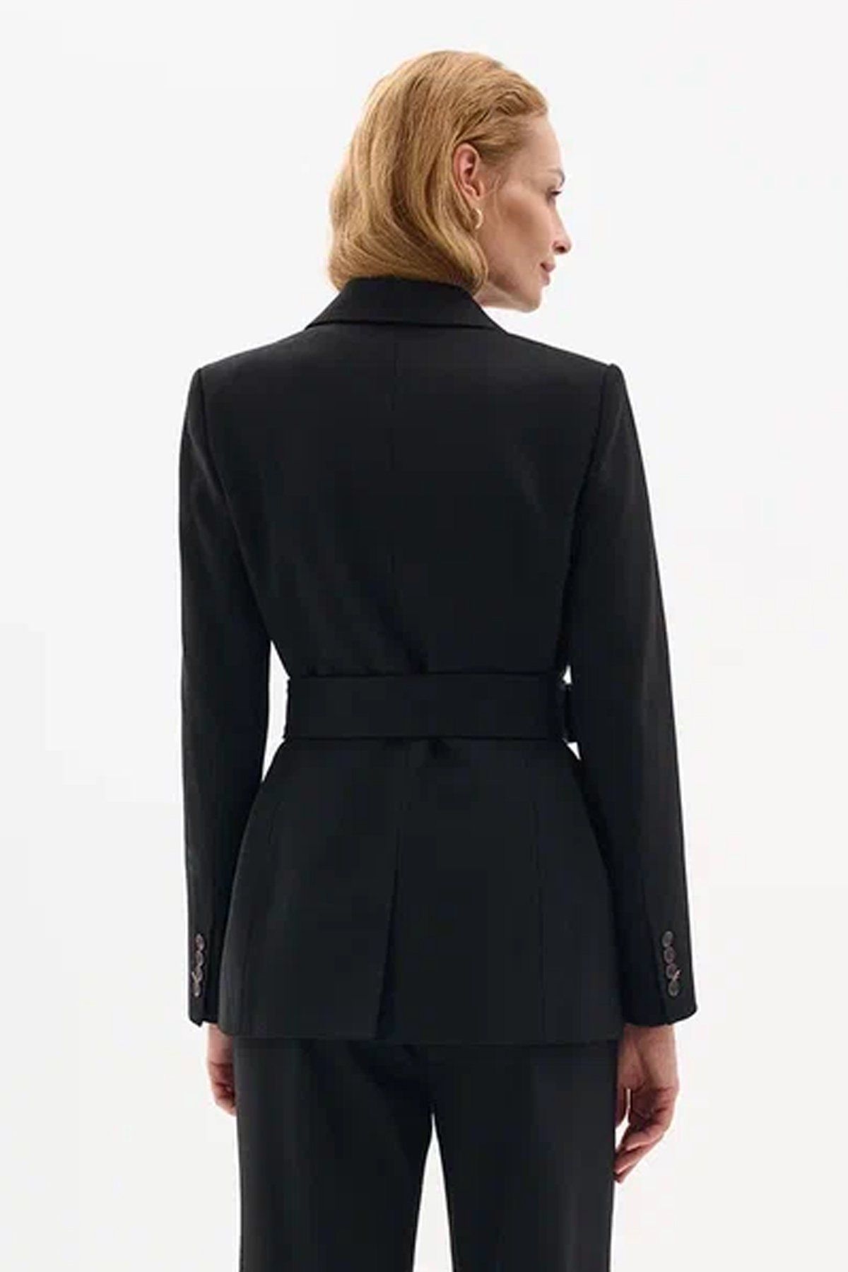 Жакет с акцентным широким ремнем, 44р