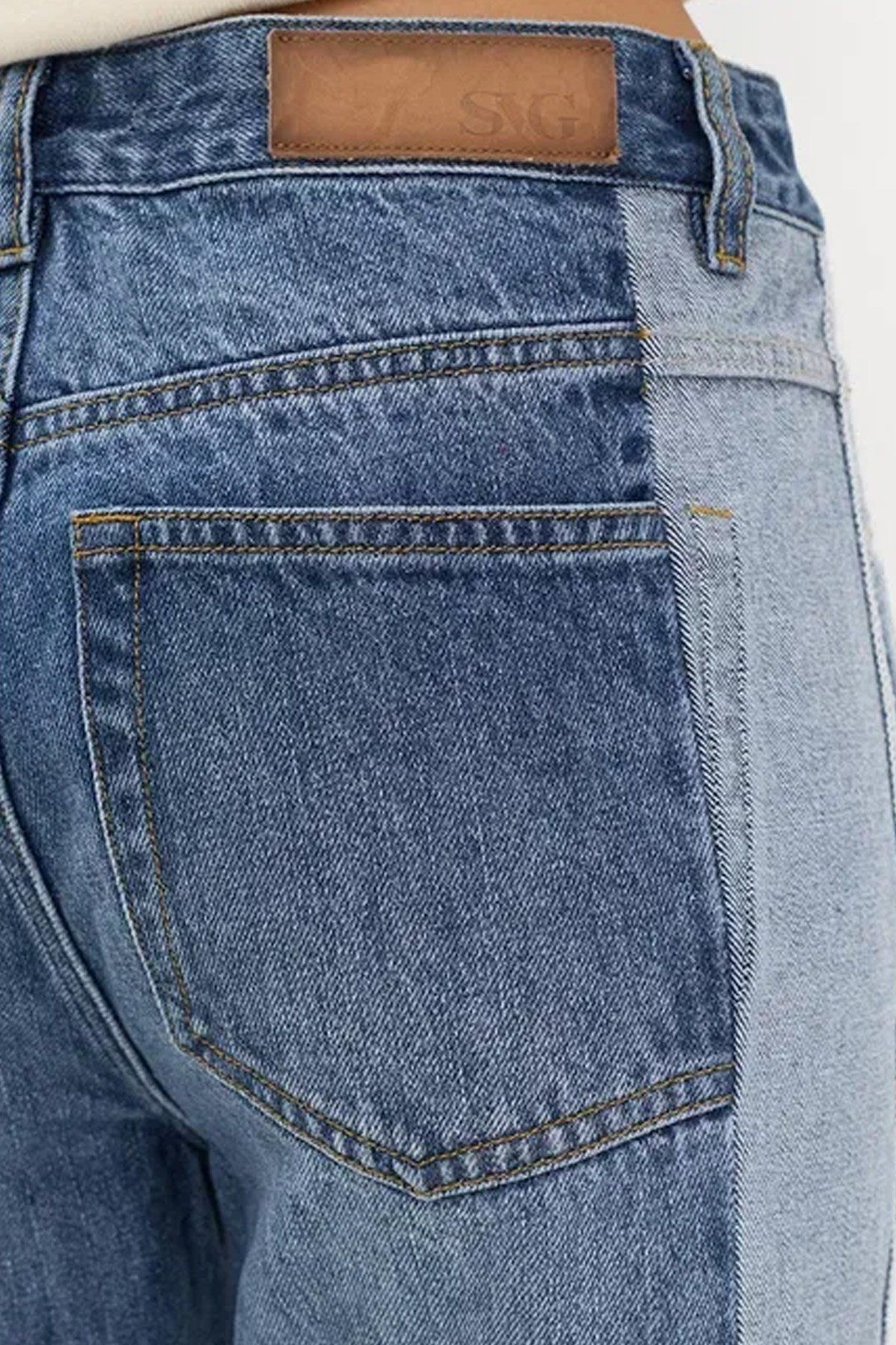 Джинсы с широкими вставками в стиле color block, 40р