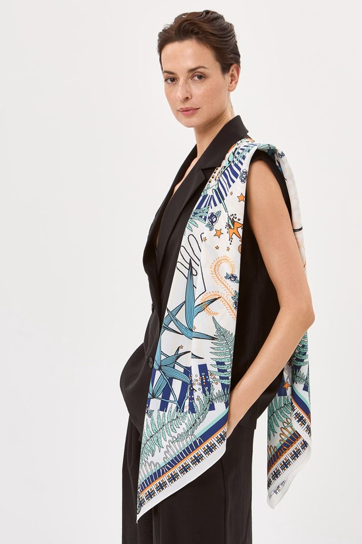 Платок с фантазийным принтом, 120х120