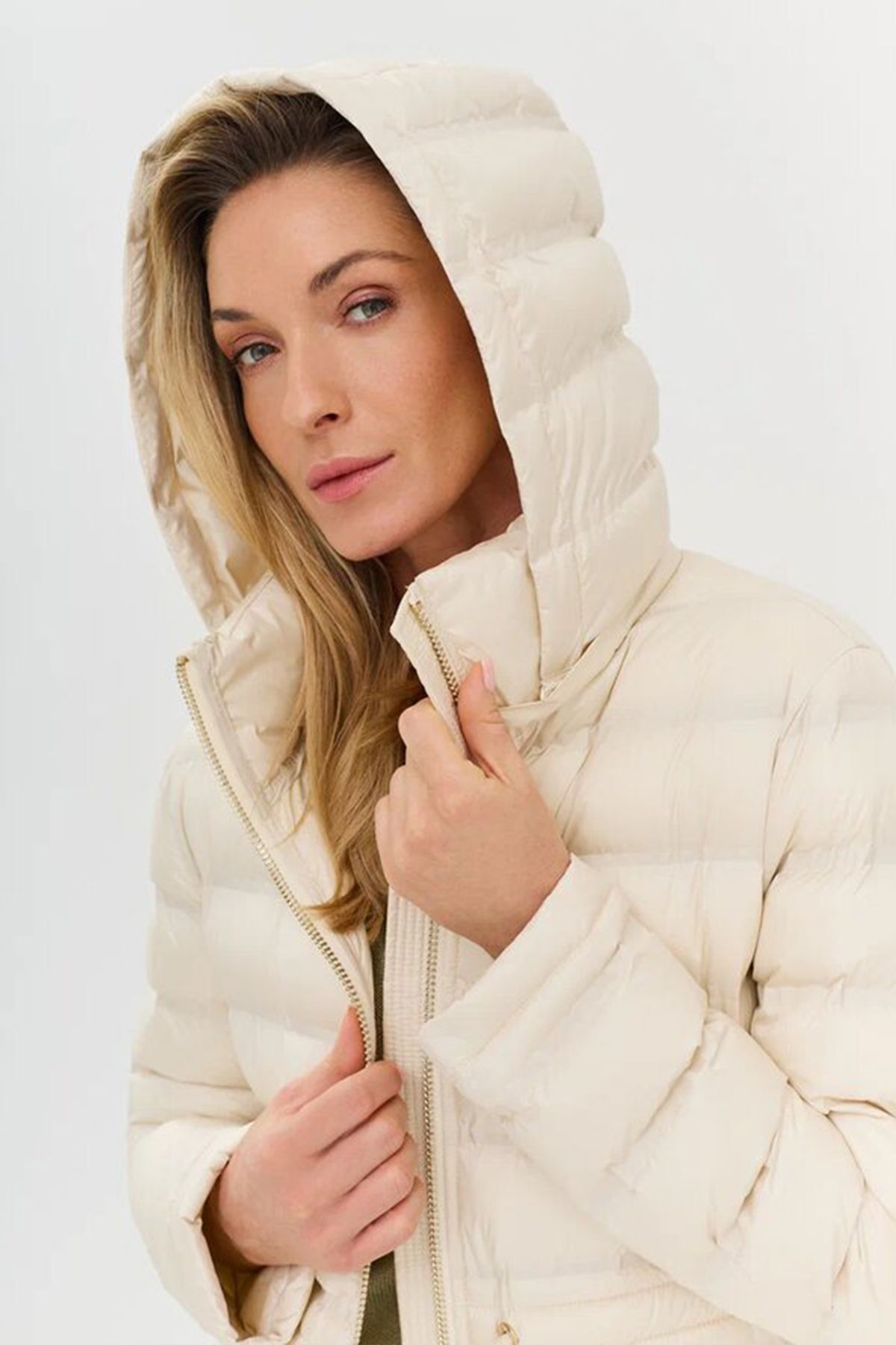 Элегантное пальто с горизонтальной стежкой, 46р