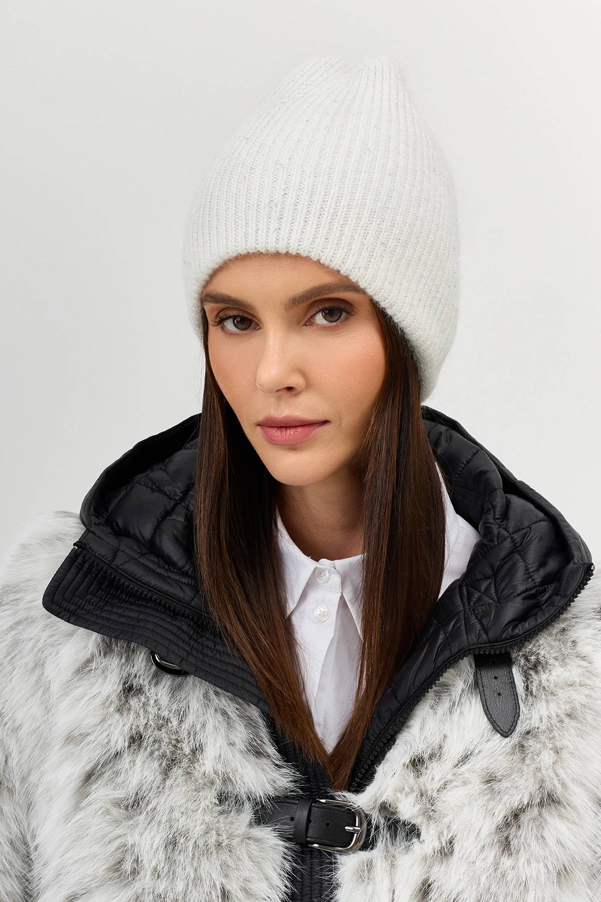 Белая шапка в мелкий рубчик с люрексом, One