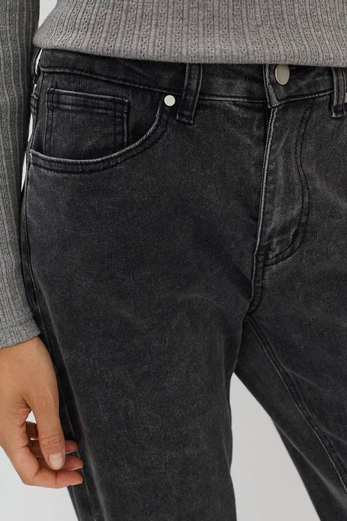 Прямые джинсы с вышивкой на карманах, 54р