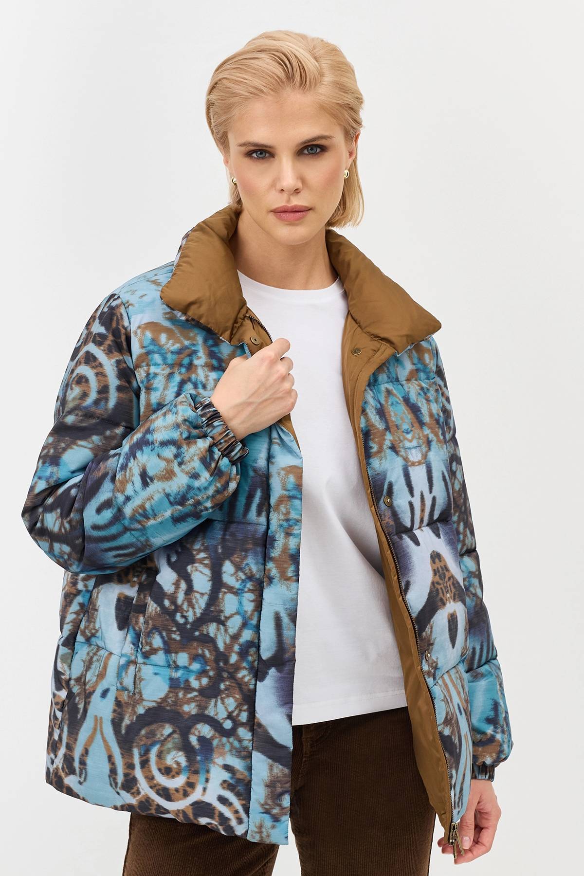 Лимитированная серия  яркая куртка с дизайнерским принтом и палантин, 40