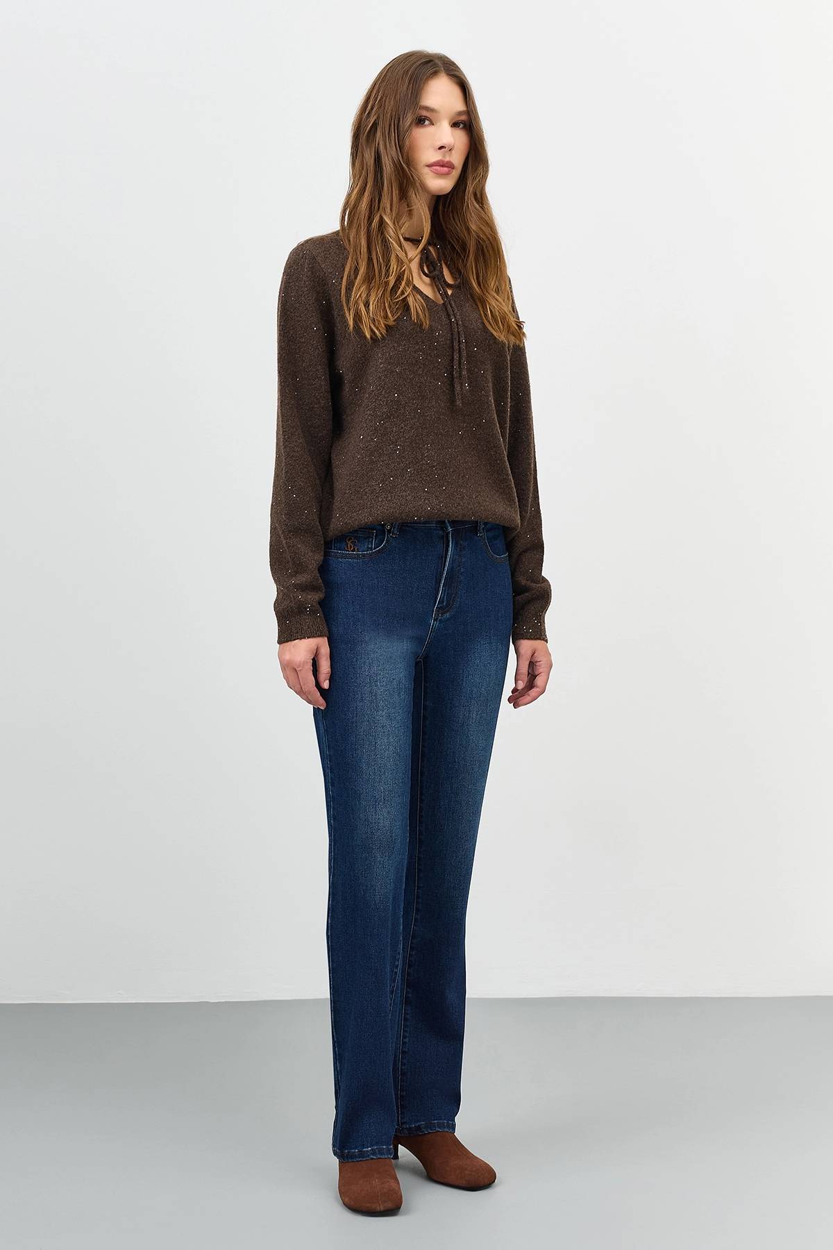 Джинсы с минималистичной вышивкой, 42