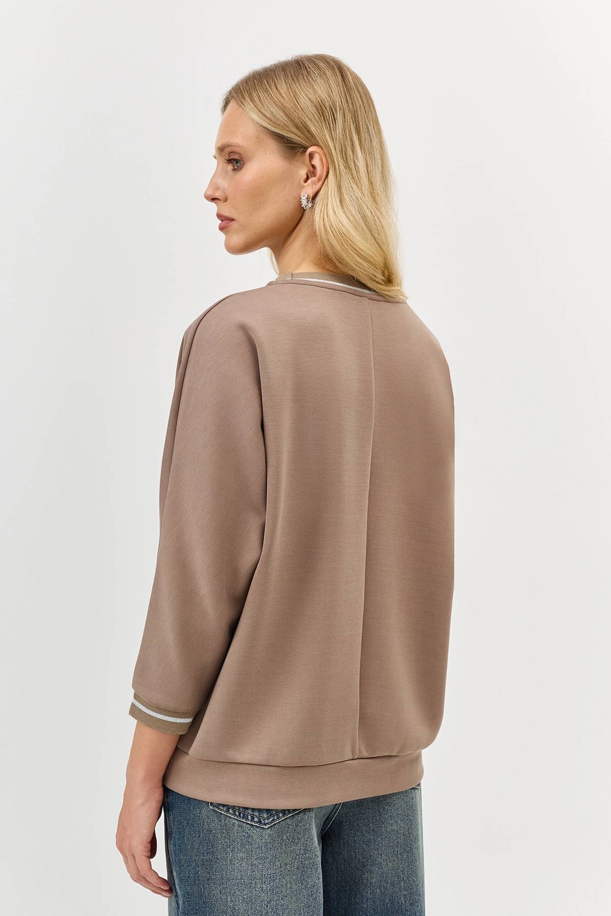 Джемпер с минималистичной вышивкой, 34