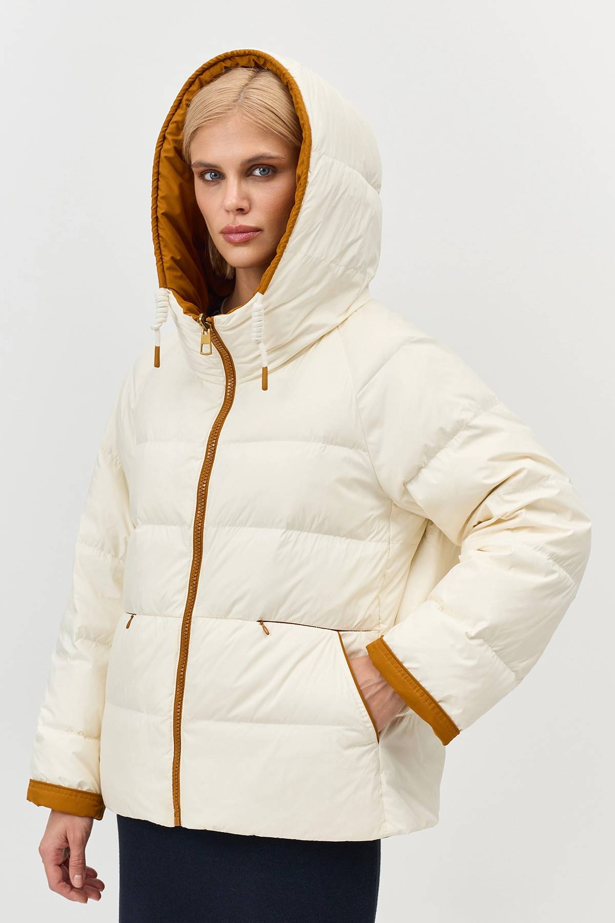 Лимитированная серия куртка двусторняя в молочном цвете с  палантином, 38