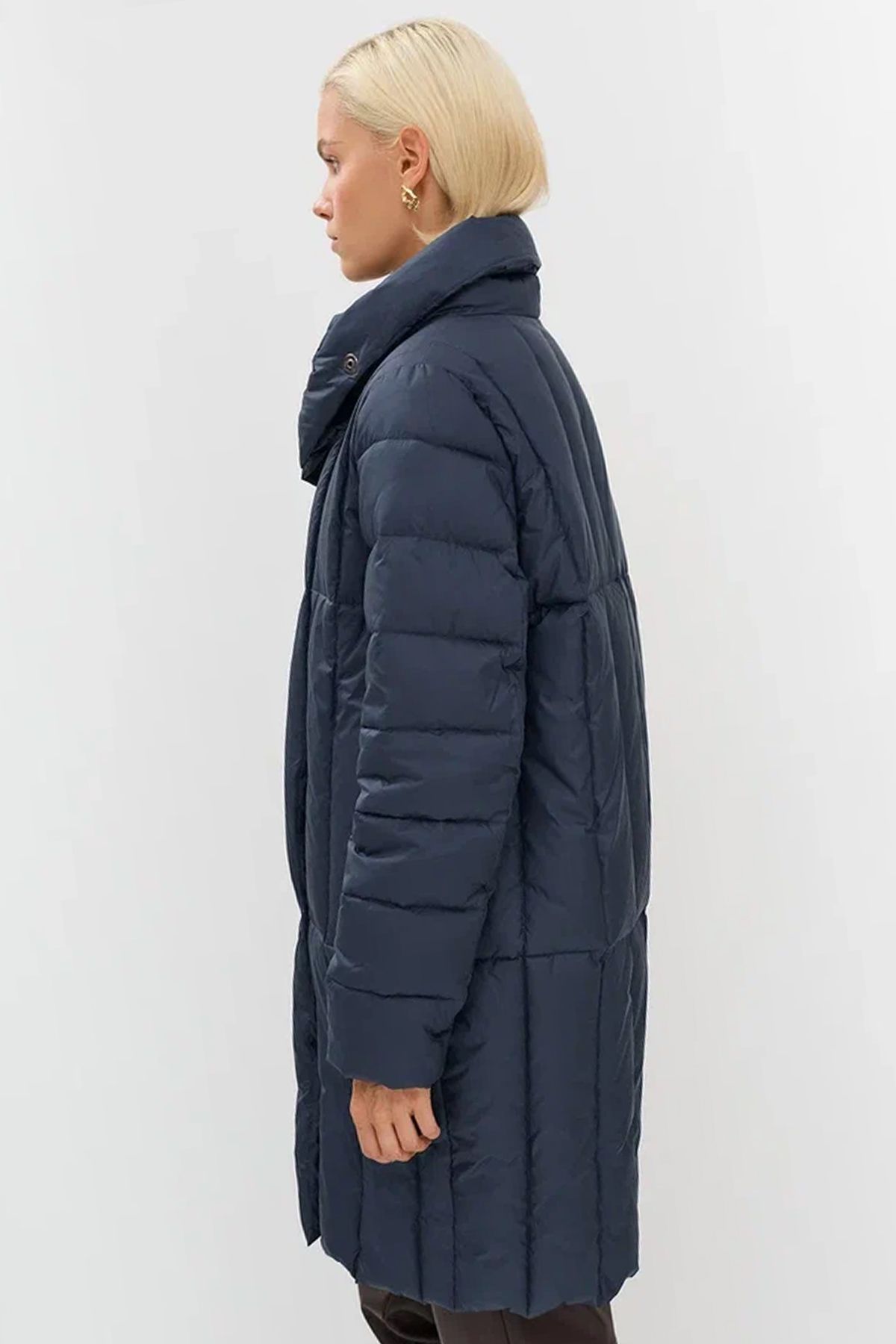 Свободное пальто с вертикальной стежкой в темно-синем цвете, 48р