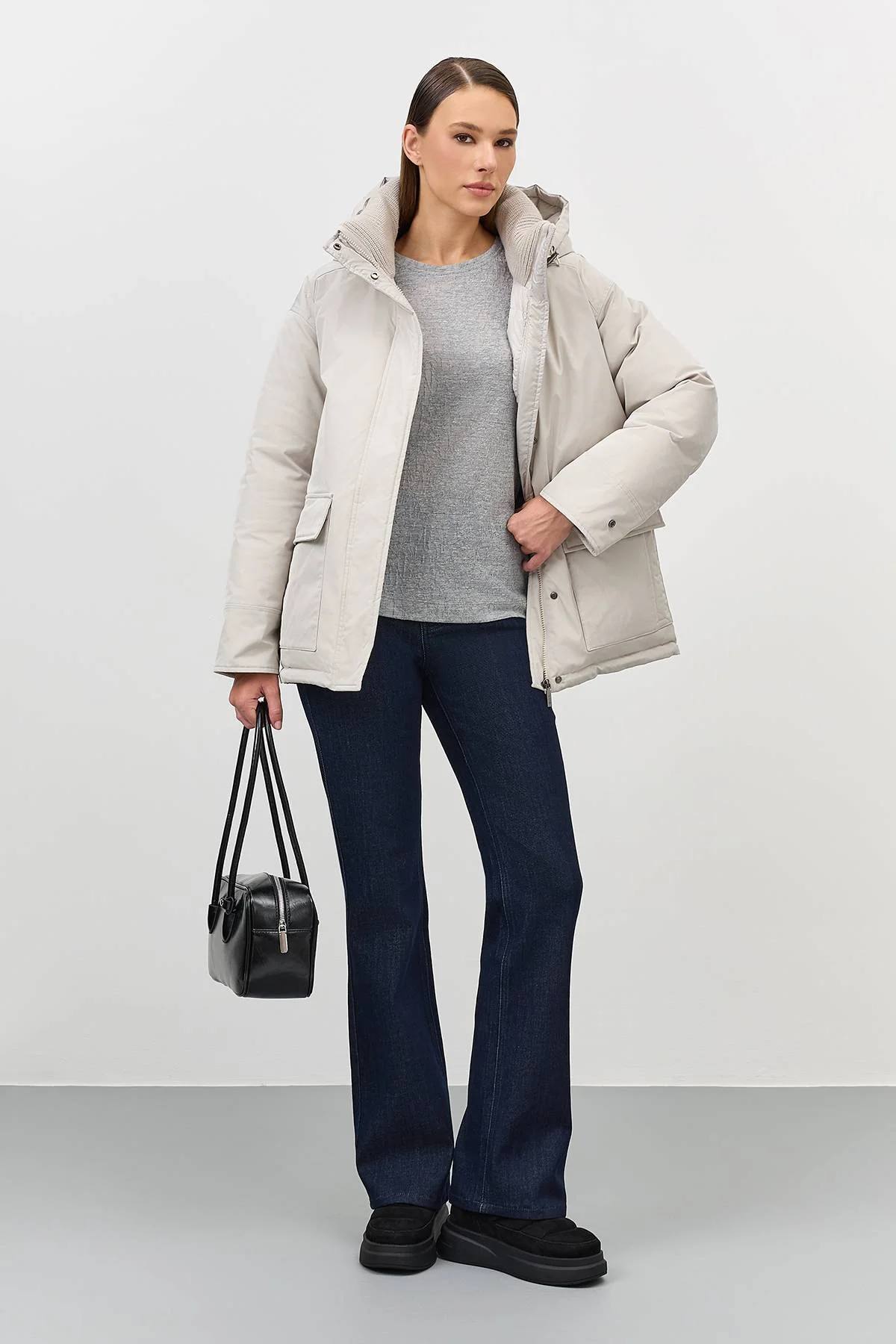 Минималистичная куртка с вязаным воротником, 50