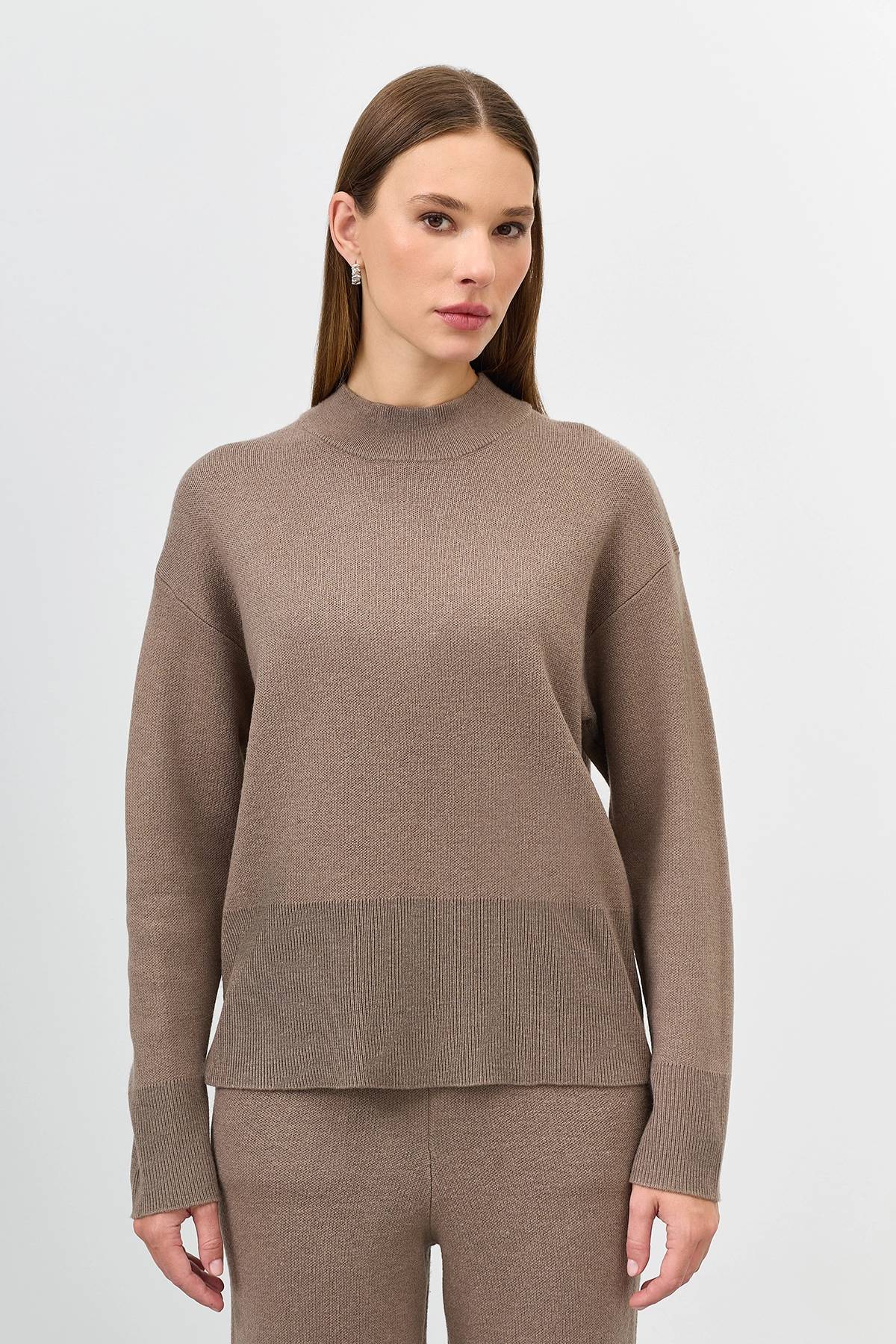 Свободный свитер с шерстью, 46