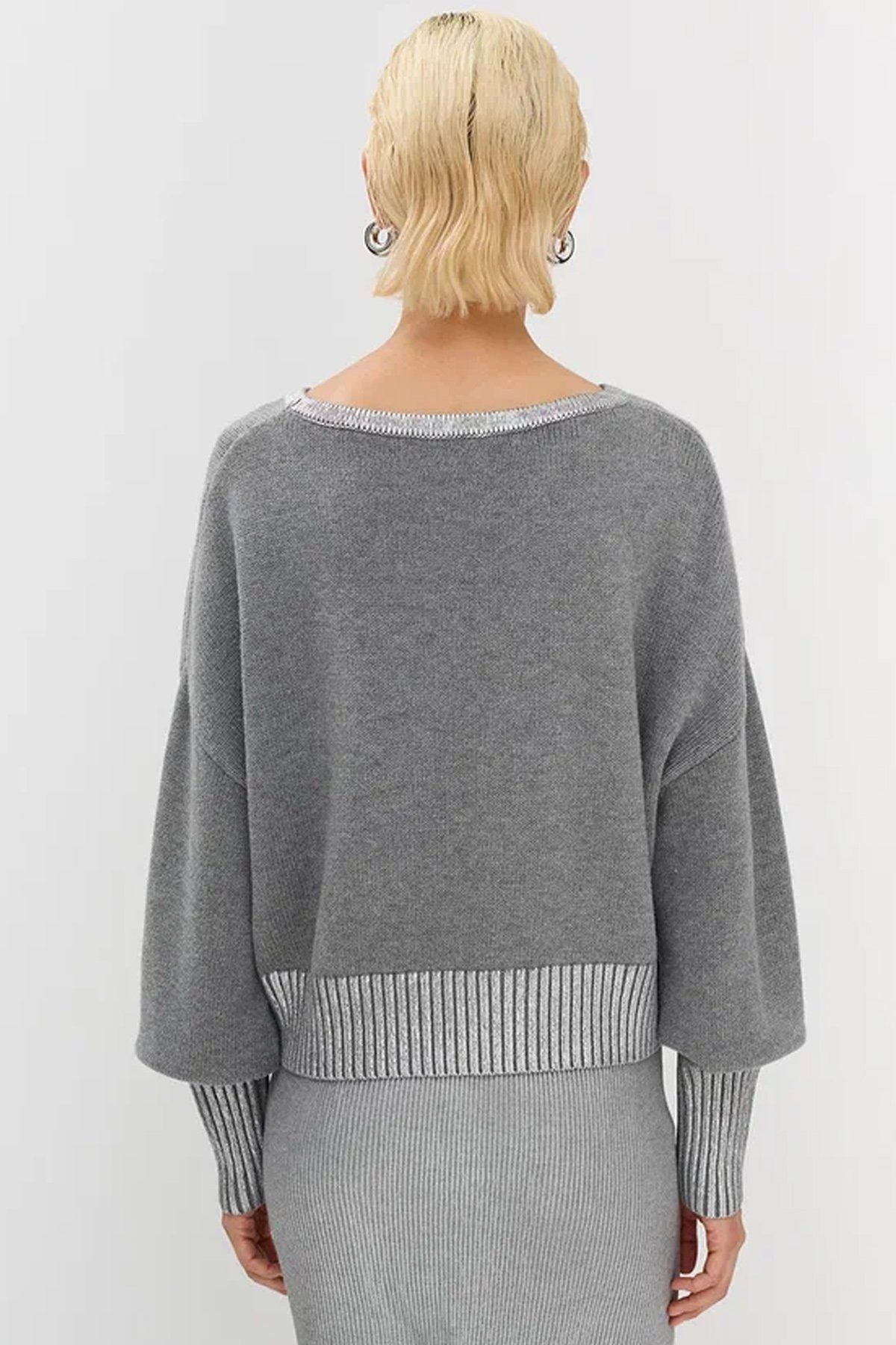 Укороченный трикотажный джемпер с эффектом жидкого металла, 50р