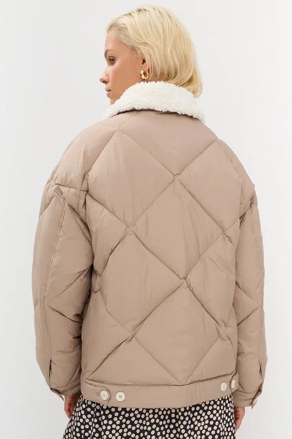 Стеганая куртка с меховым воротником, 42р