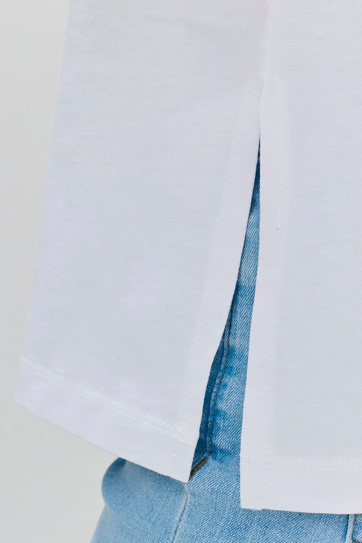 Хлопчатая футболка с чёрно-белым принтом, 50р