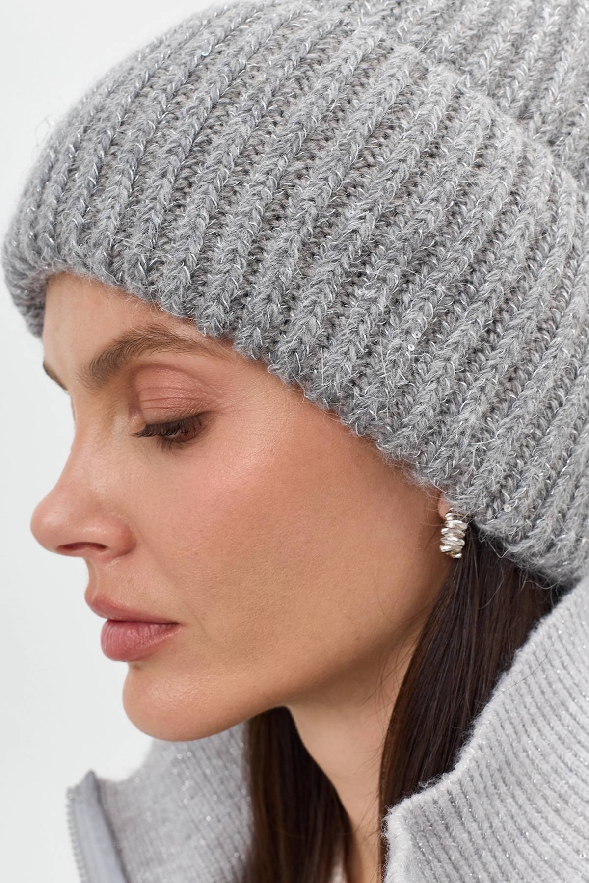 Серая шапка в рубчик с деликатным люрексом, One