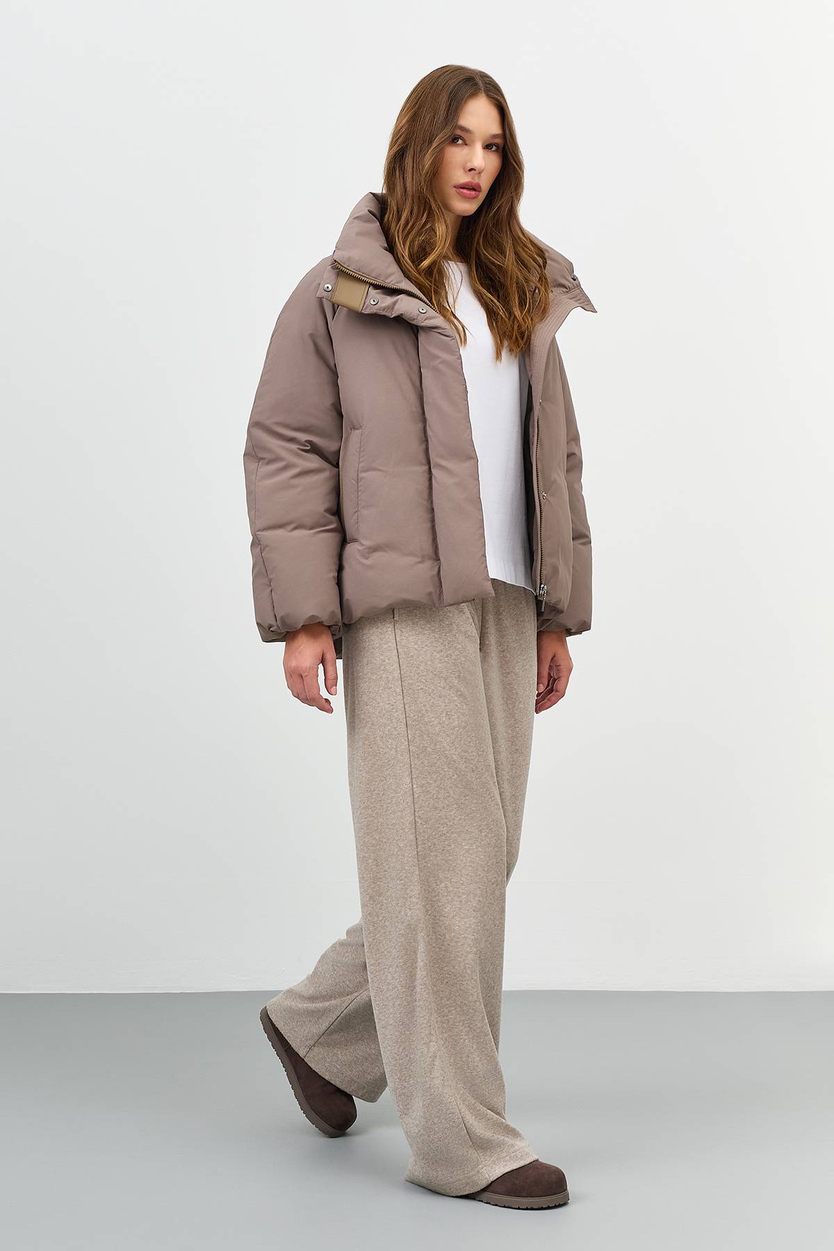 Лимитированная серия теплая куртка с минималистичным декором с палантином, 46