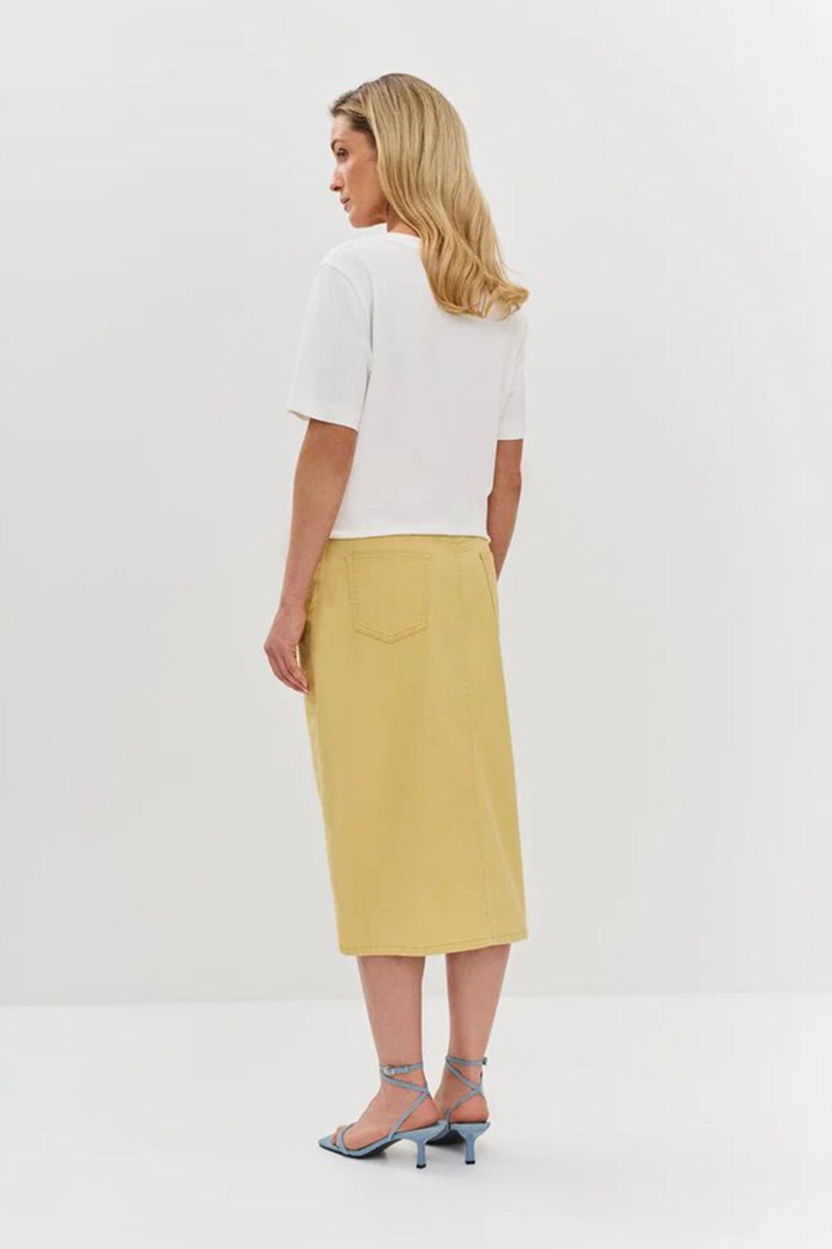 Джинсовая юбка с разрезом, 50р