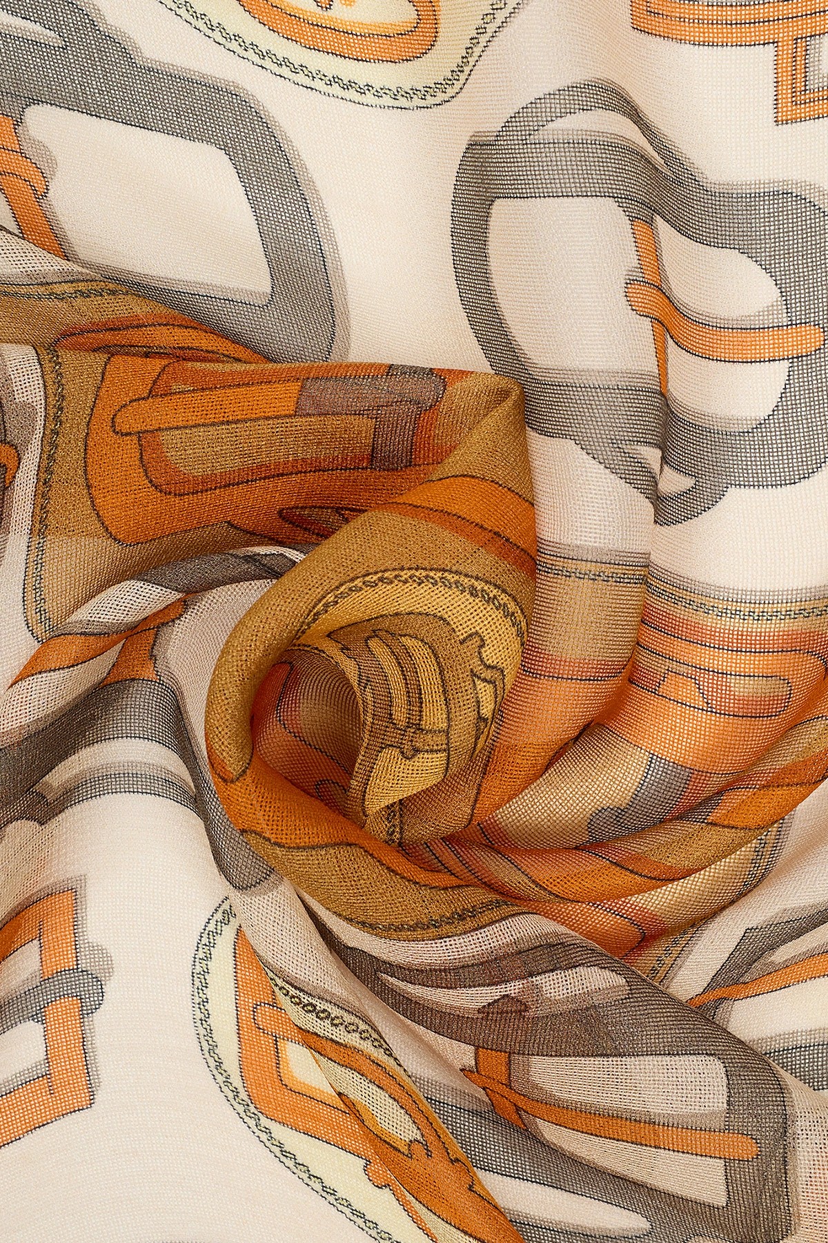 Яркий шелковый платок, One