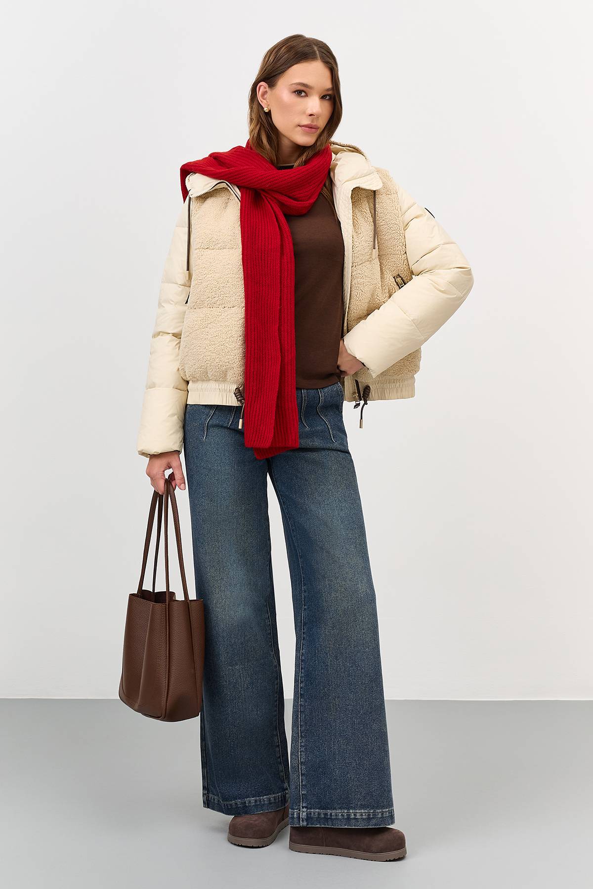 Лимитированная серия Комбинированная куртка с искуственным мехомс палантином, 40