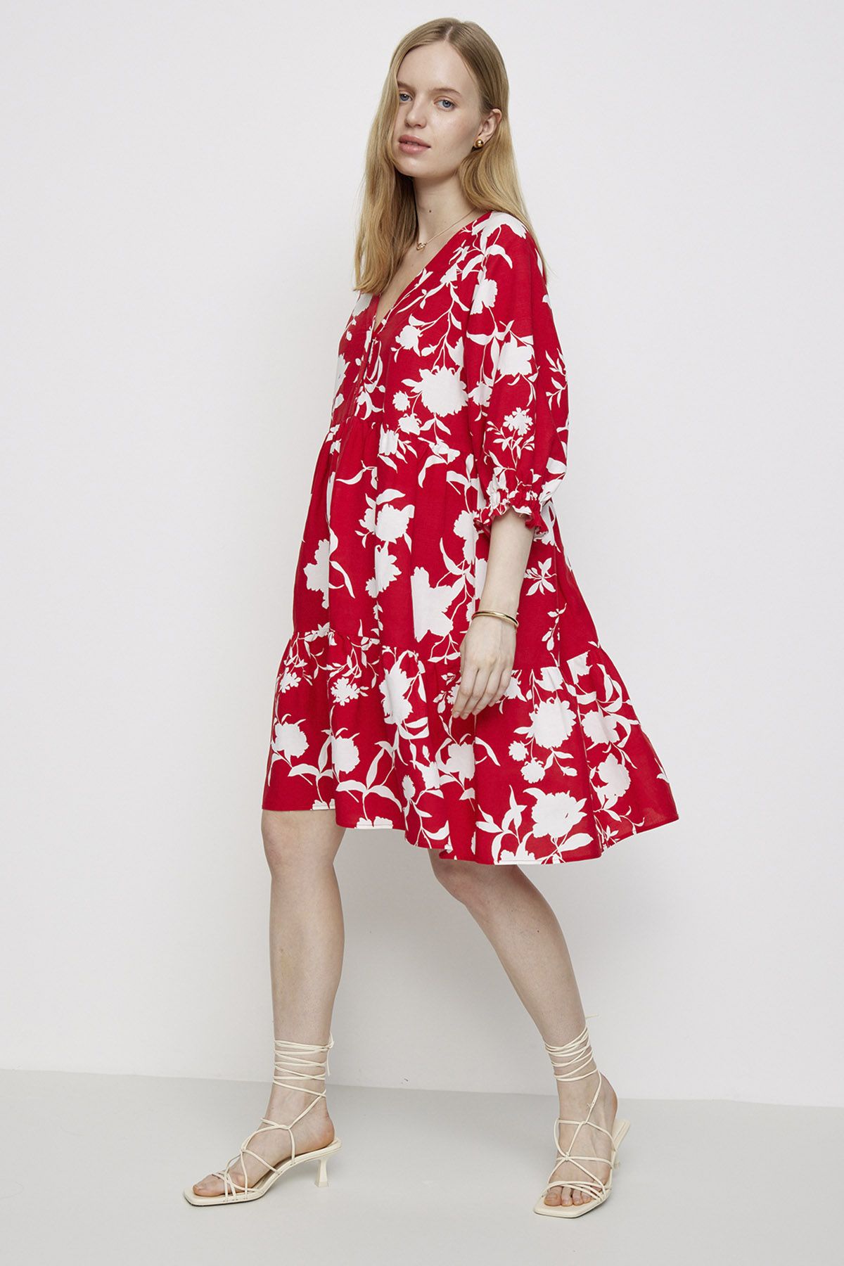 Платье с объёмным флоральным принтом, 40р