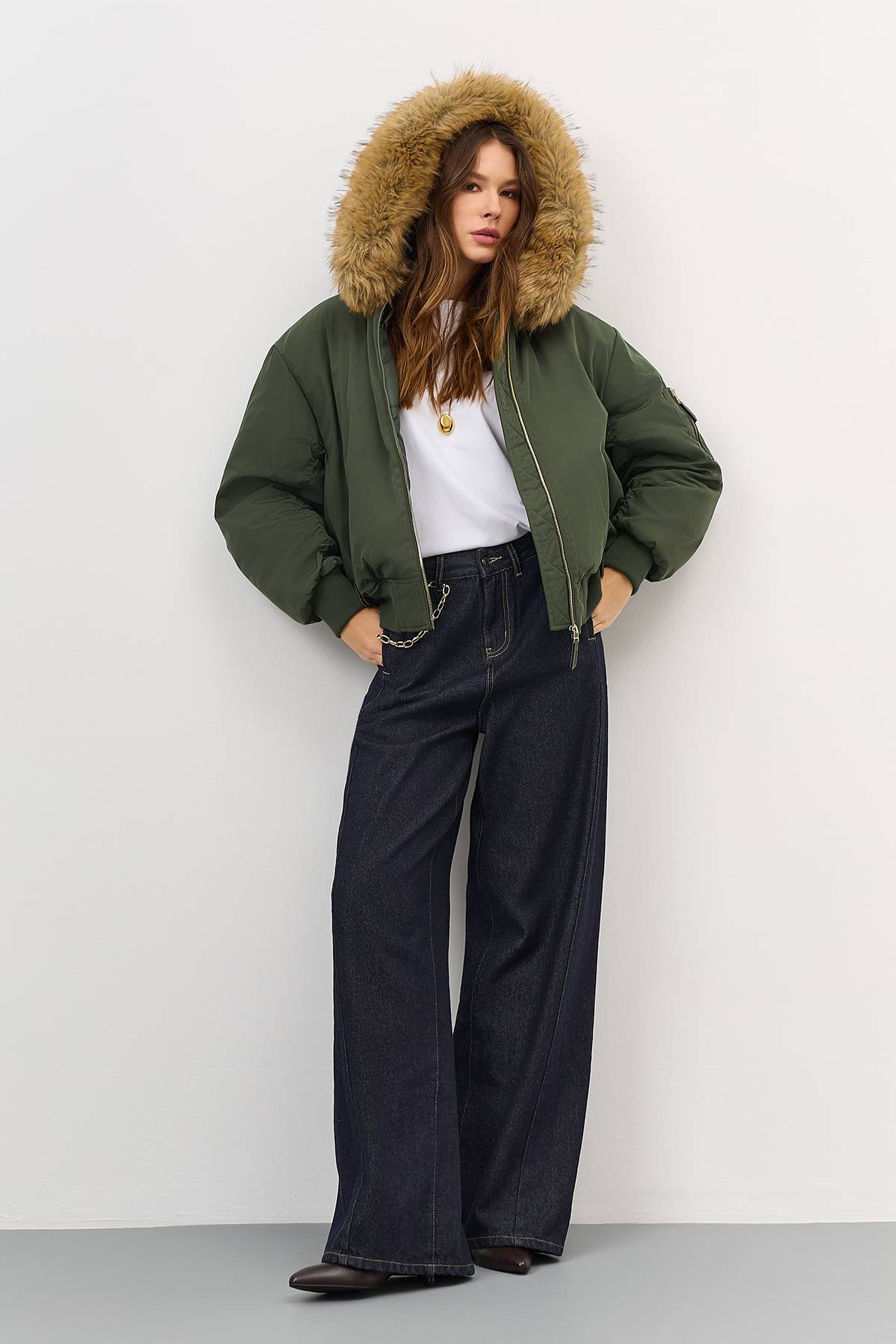 Лимитированная серия яркий бомбер с искусственным мехом с палантином, 44