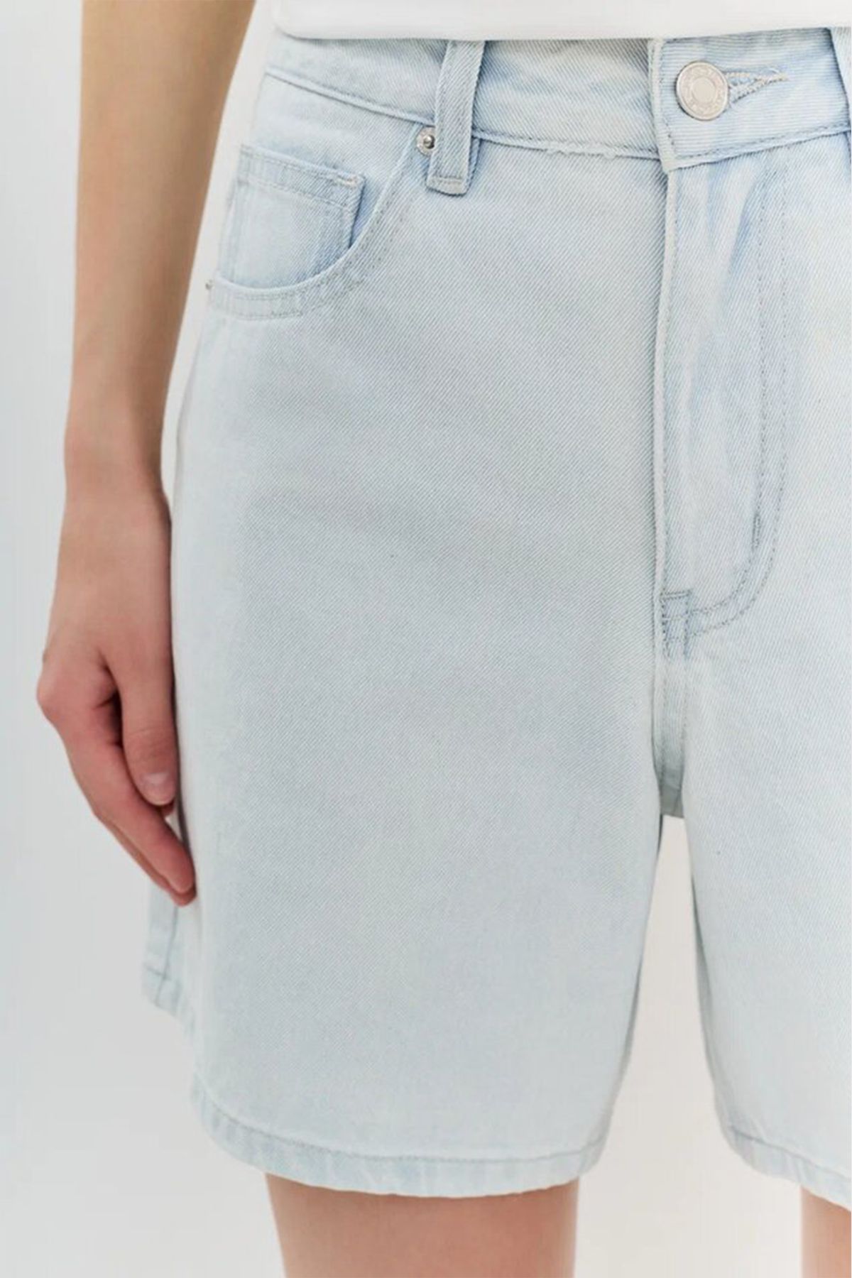 Джинсовые шорты с удобными карманами, 46р