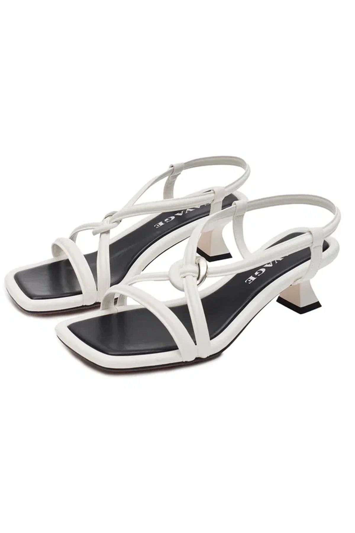 Кожаные босоножки с металлическим декором, 37р