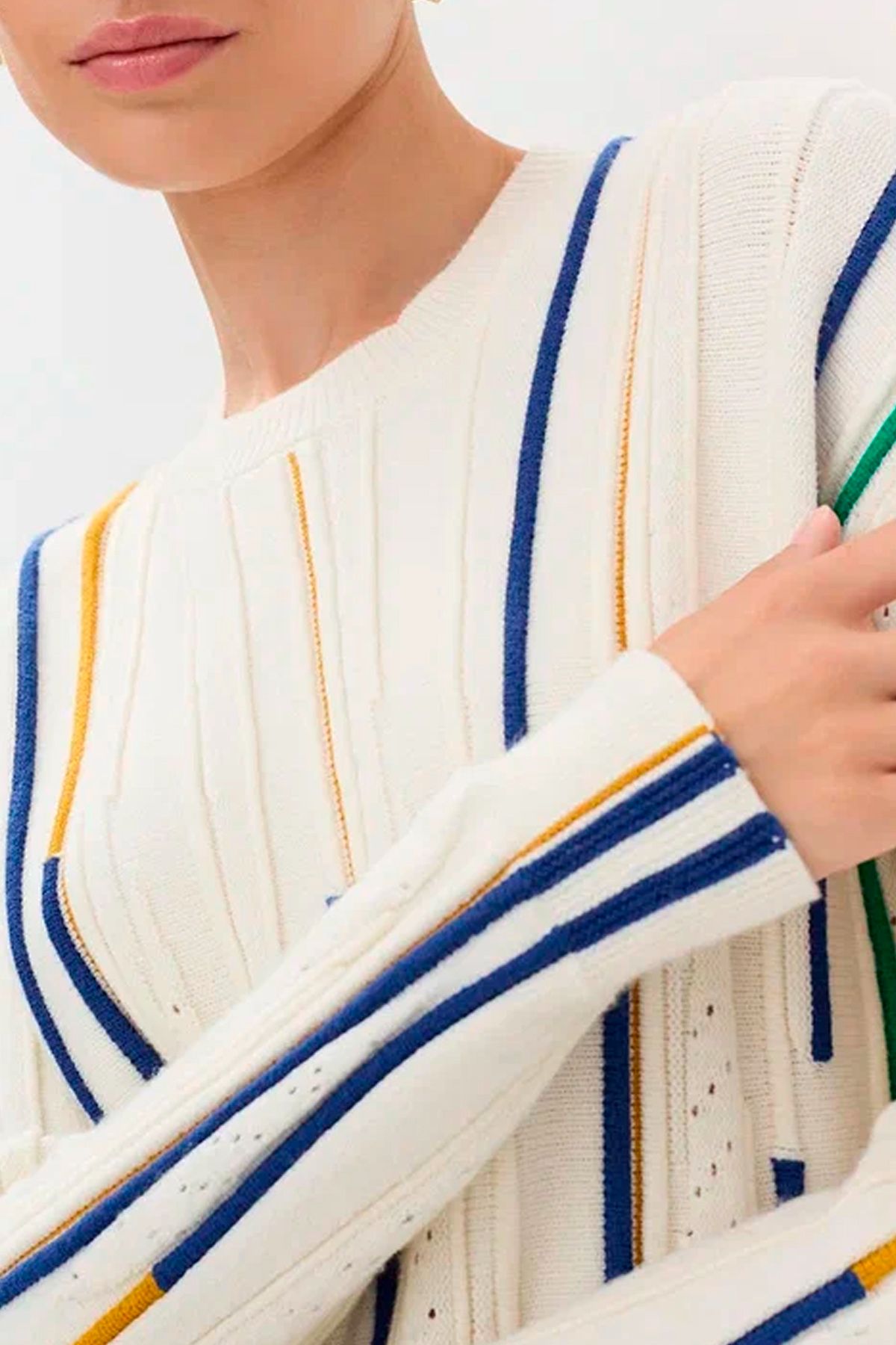 Джемпер ажурной вязки с яркими элементами в стиле color block, 50р