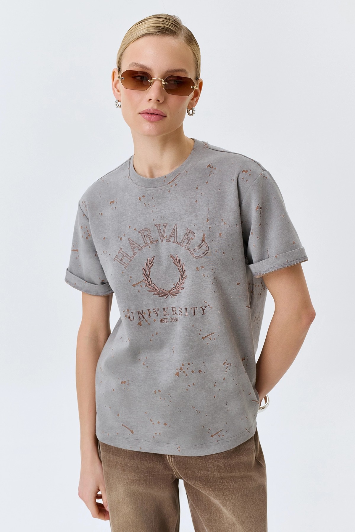 Футболка с дестроями в стиле "College", 48