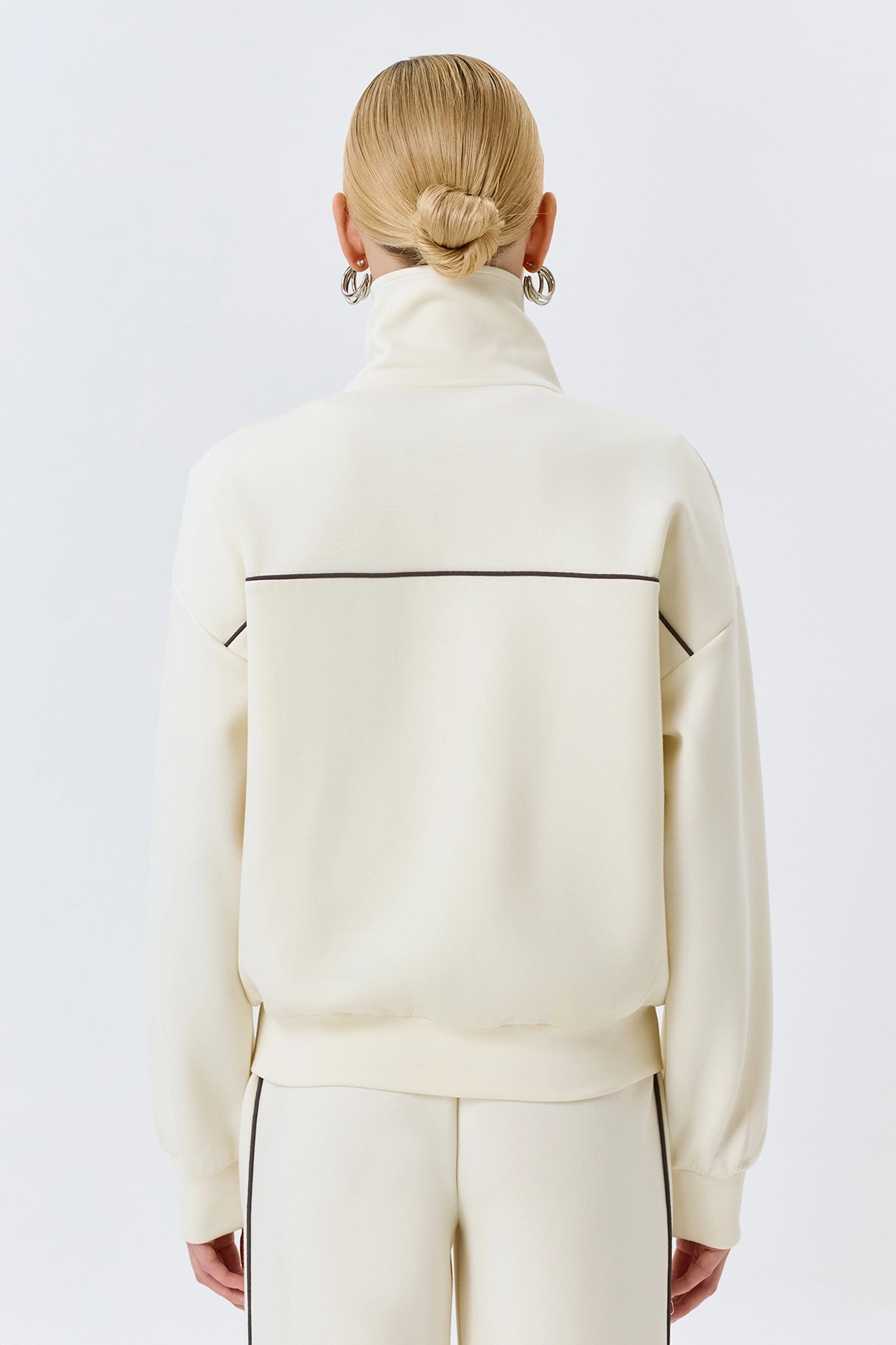 Трикотажный бомбер в спортивном стиле, 50