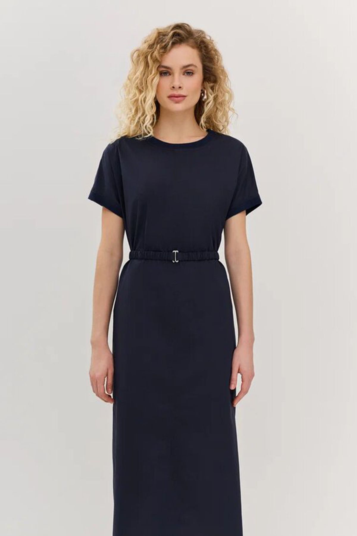 Платье из хлопка с поясом в тёмно-синем цвете, 42р