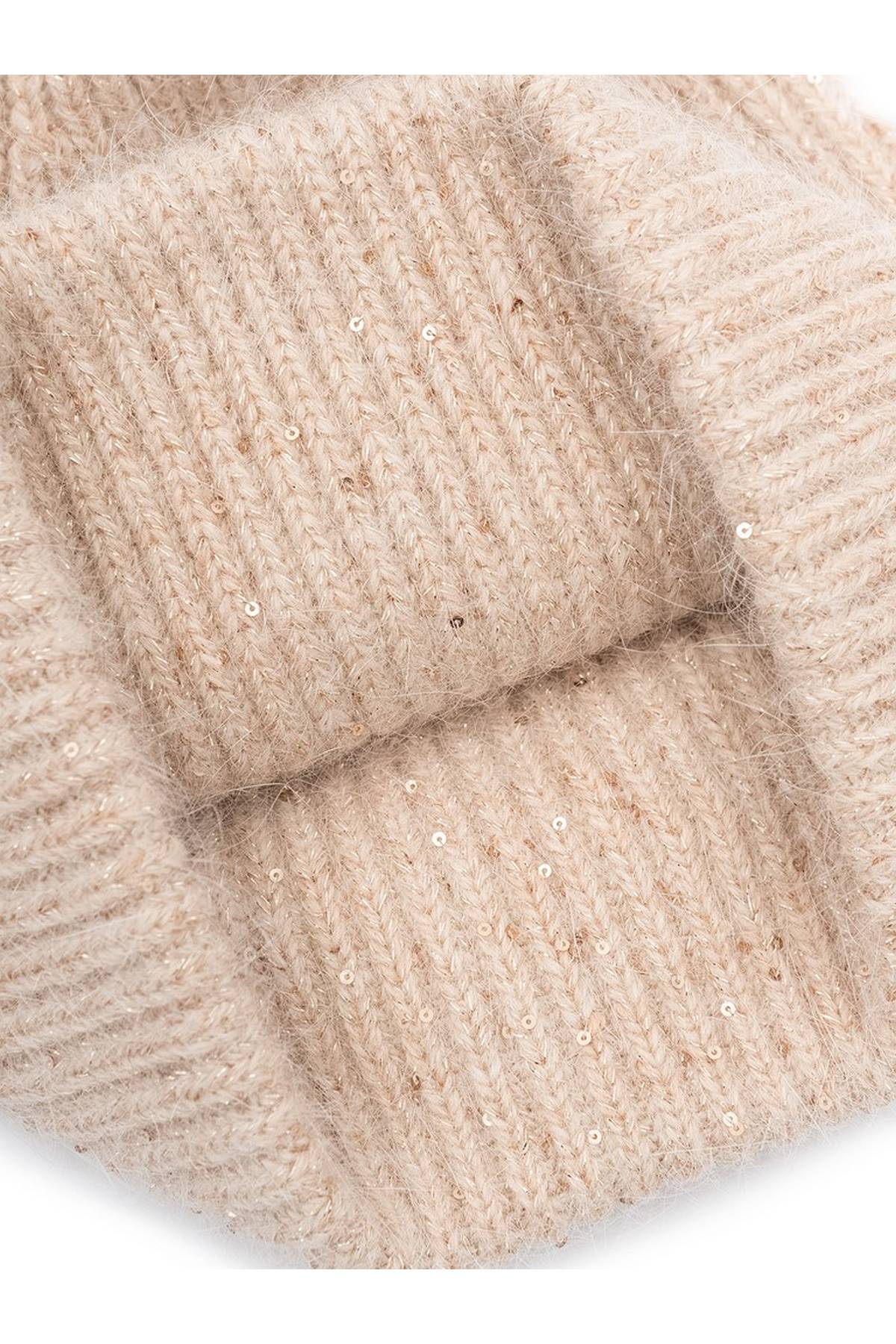 Шапка бежевая, One