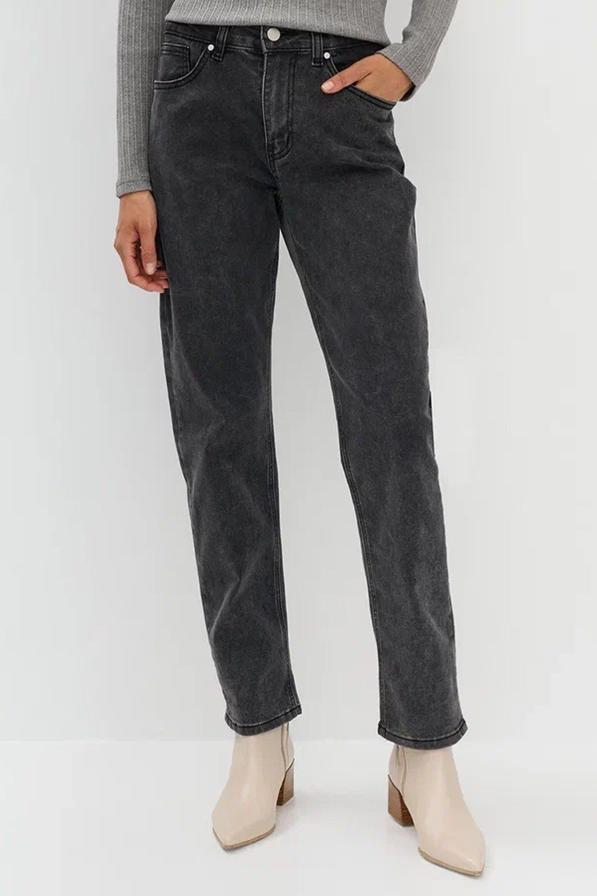 Прямые джинсы с вышивкой на карманах, 54р