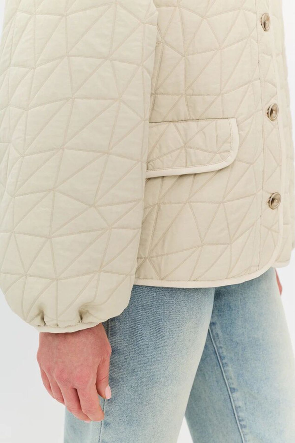 Легкая куртка с фантазийной сквозной стежкой, 52р