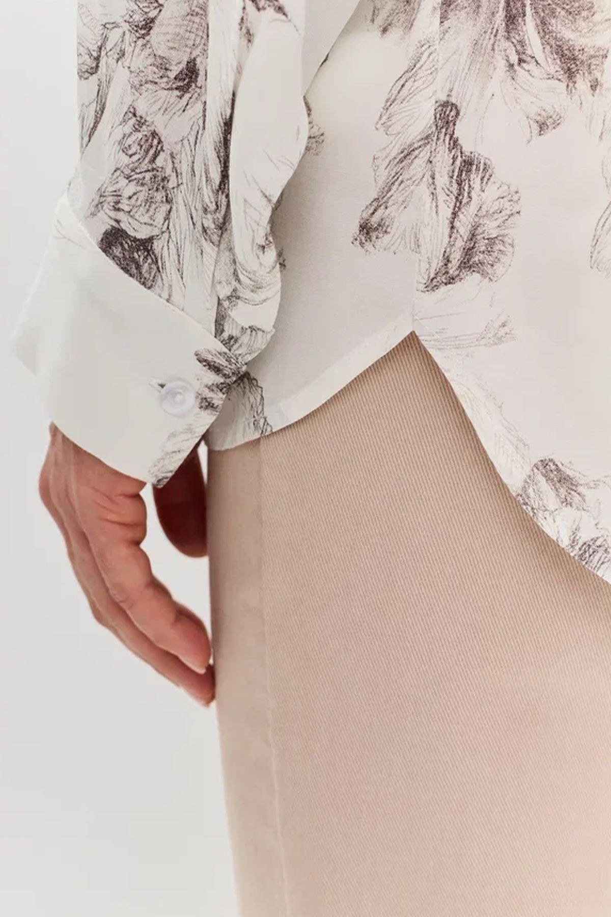 Легкая блузка с нежным цветочным принтом, 42р