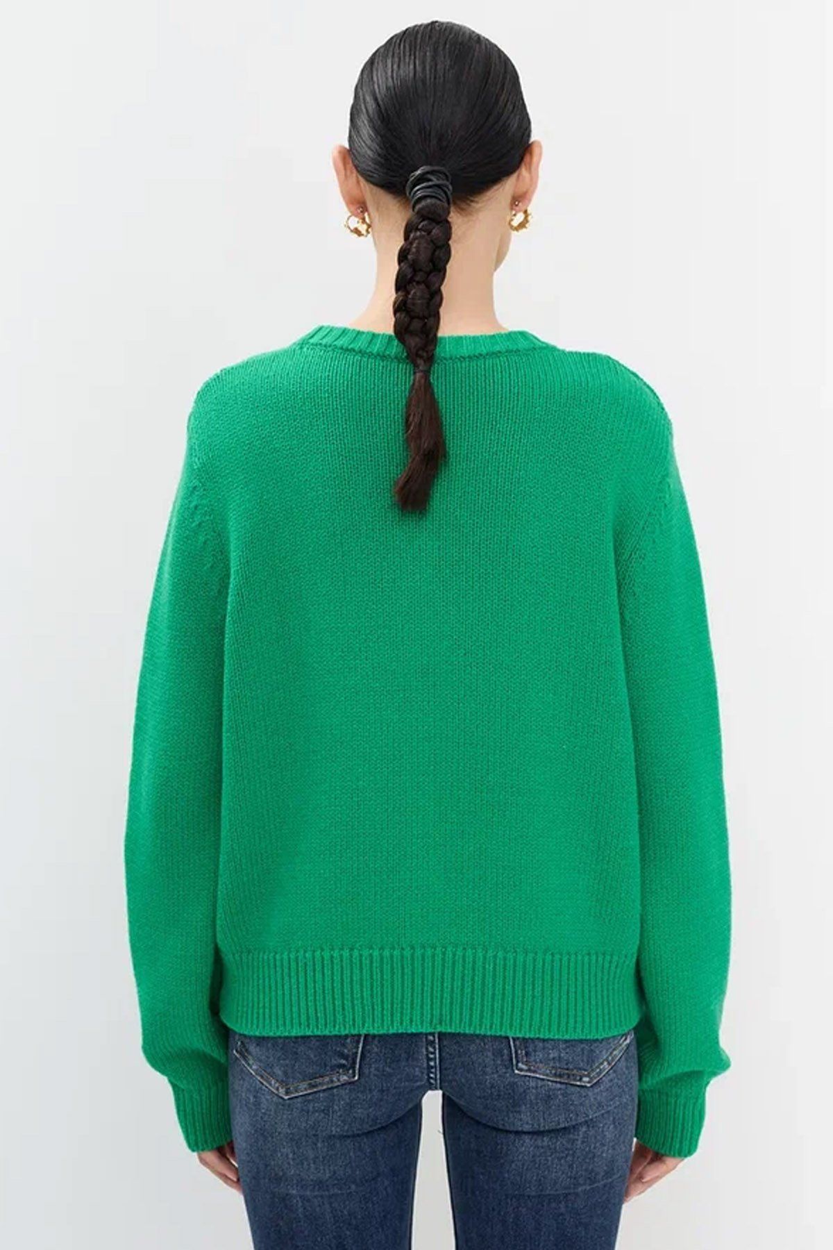 Яркий джемпер прямого силуэта в зеленом цвете, 42р