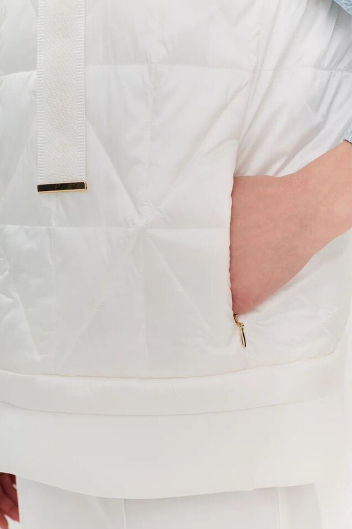 Стеганый жилет с капюшоном, 42р