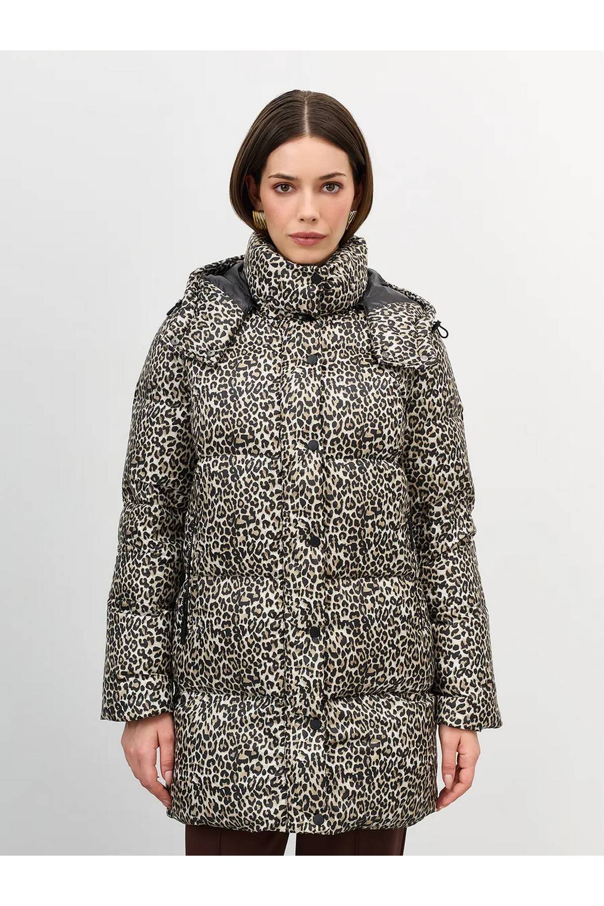 Лимитированная серия пуховик с анималистичным принтом и палантин, 42