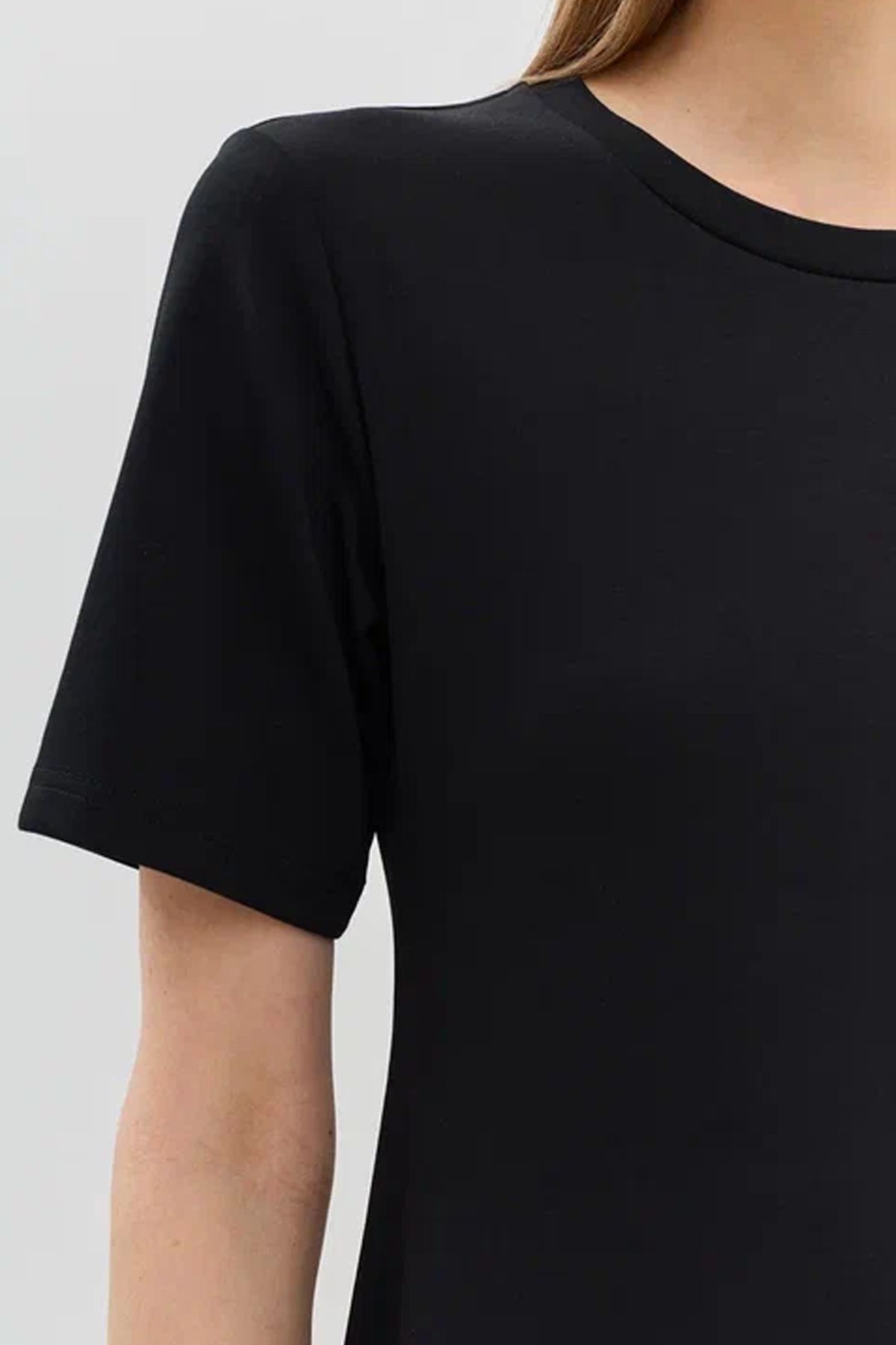 Элегантное платье с коротким рукавом в черном цвете, 46р