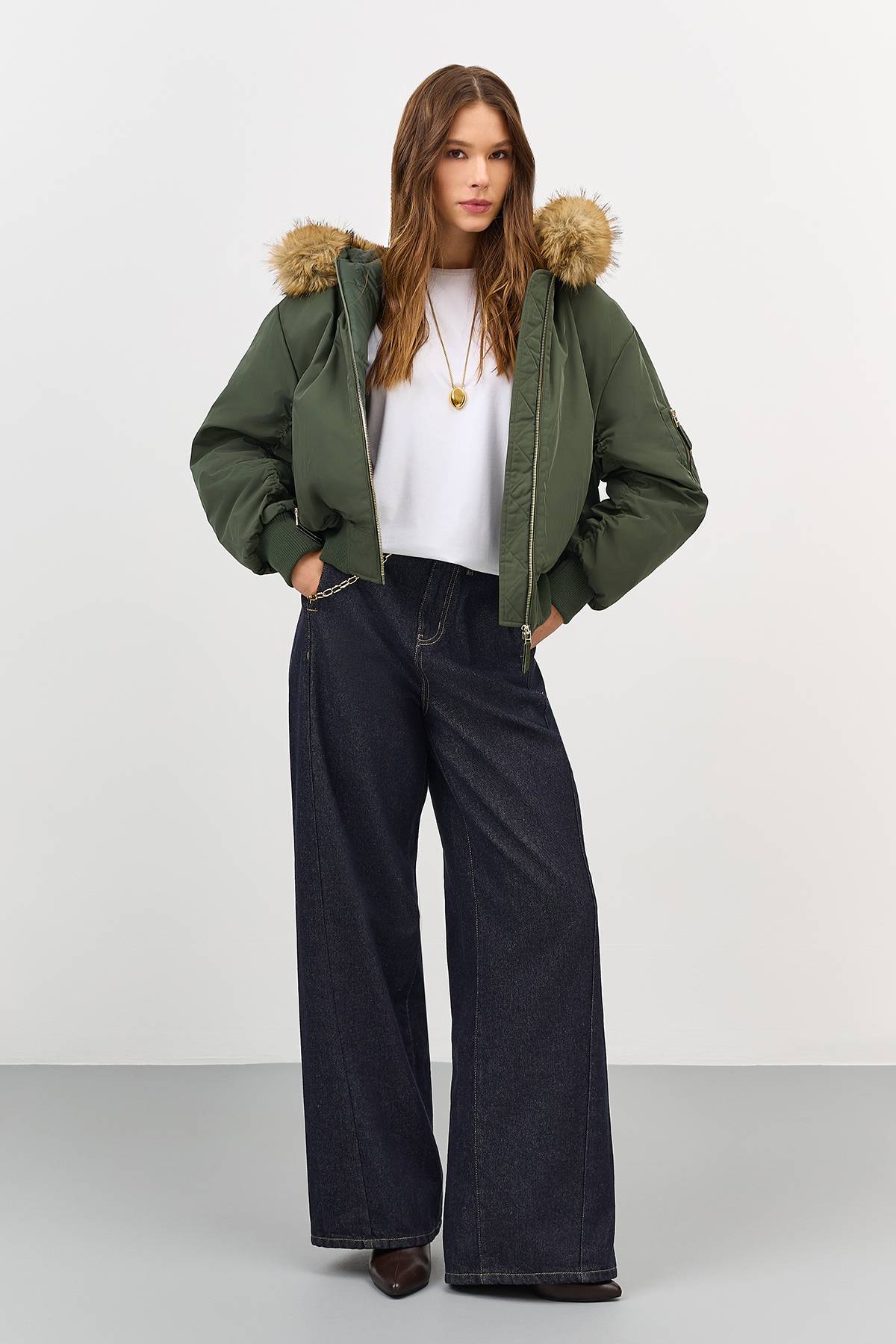 Лимитированная серия яркий бомбер с искусственным мехом с палантином, 44