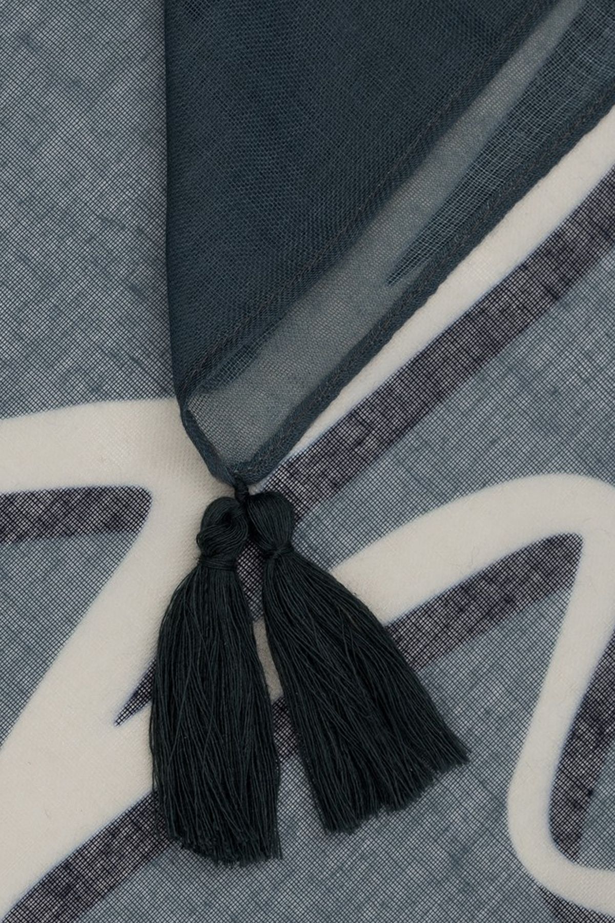 Платок с надписью и принтом пейсли, 115х115