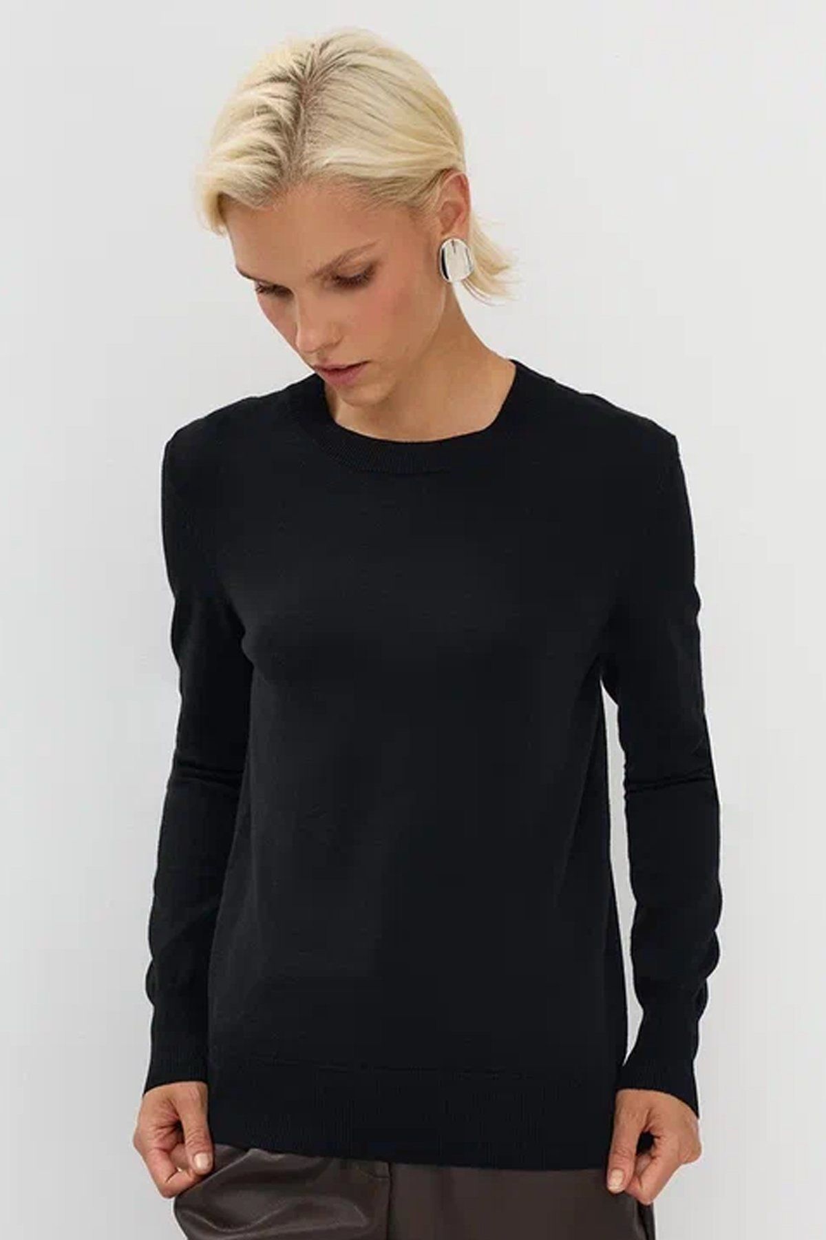 Базовый вязаный джемпер в чёрном цвете, 52р