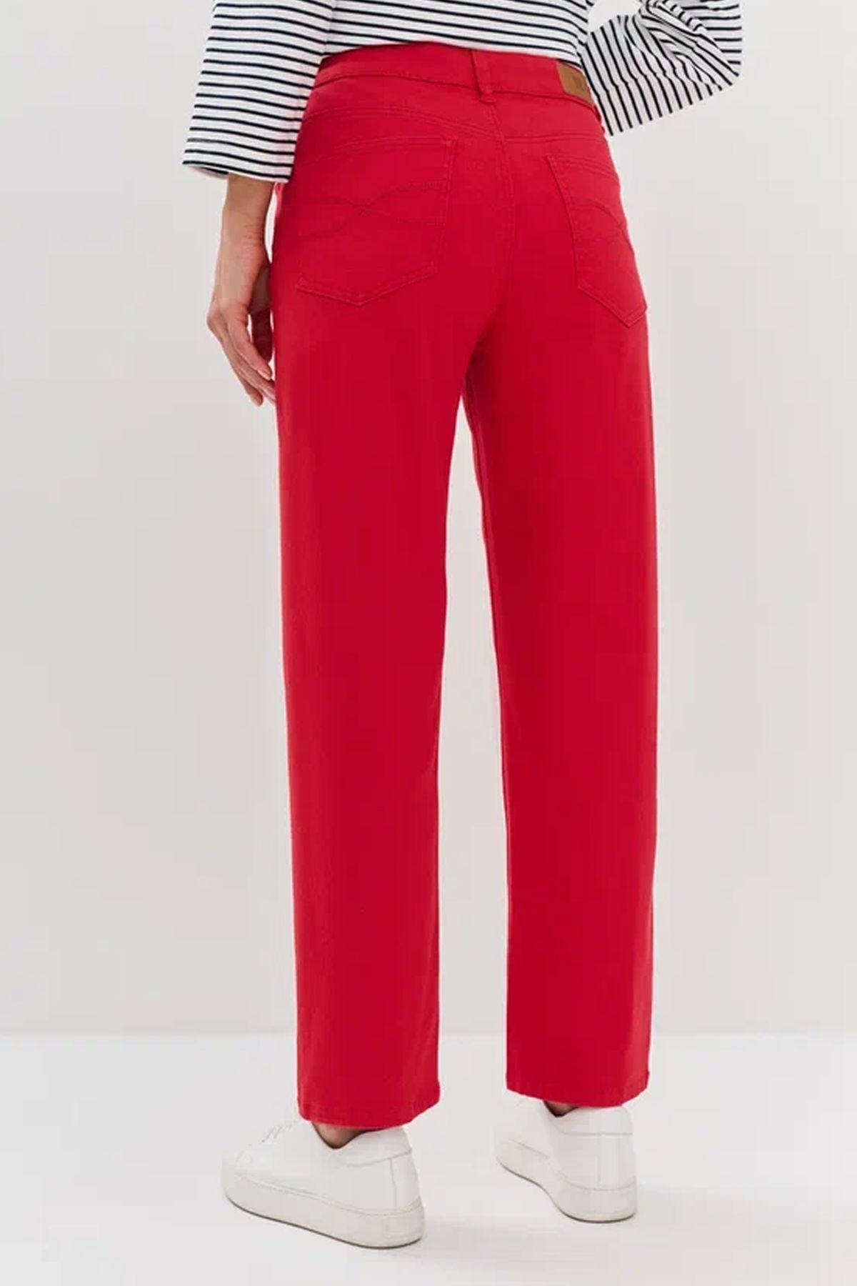 Джинсы regular fit в красном цвете, 46р