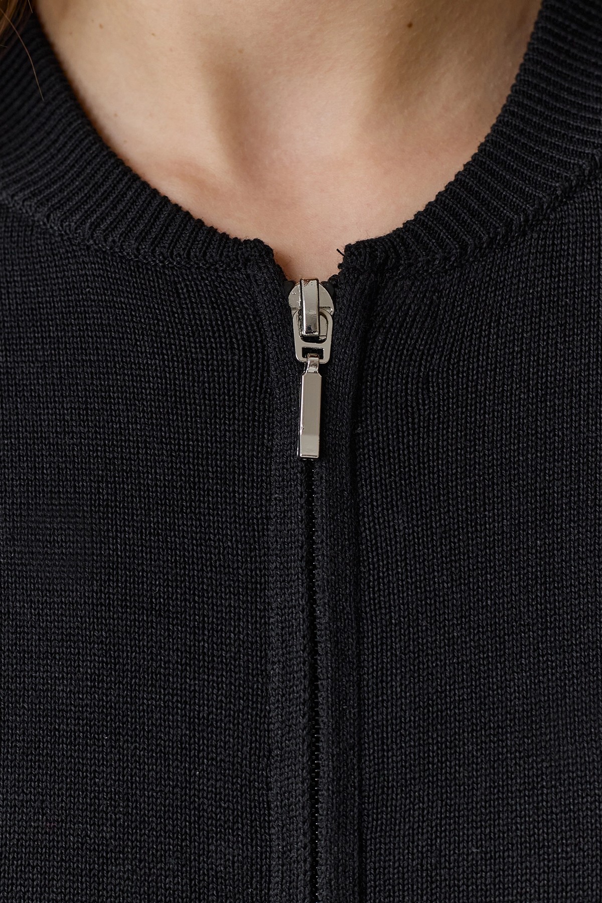 Вязаный бомбер из поливискозной пряжи, 52