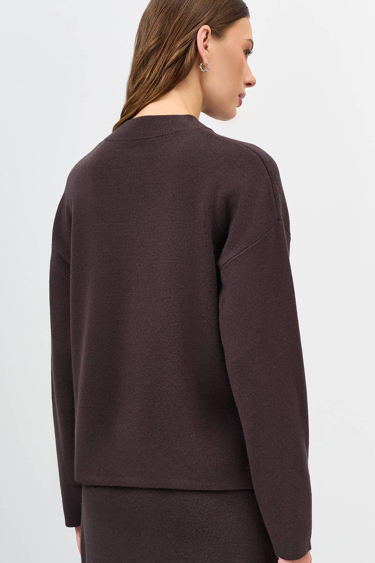 Коричневый свободный свитер с ангорой, 50