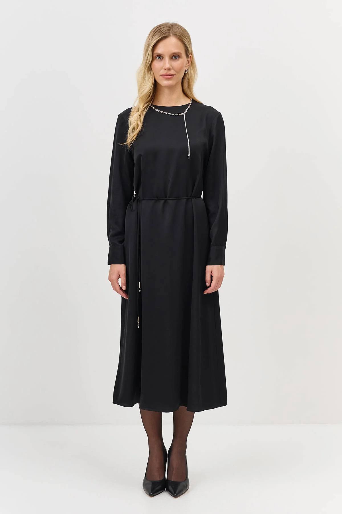 Платье с декоративной цепочкой, 46