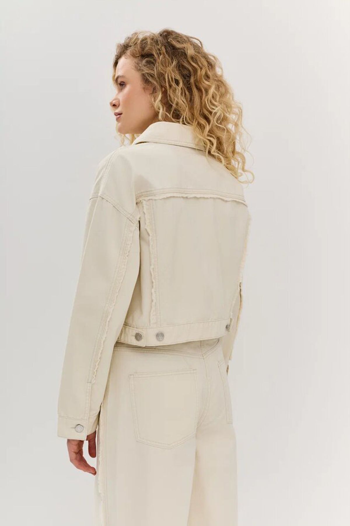 Укороченный жакет с отложным воротником, 40р