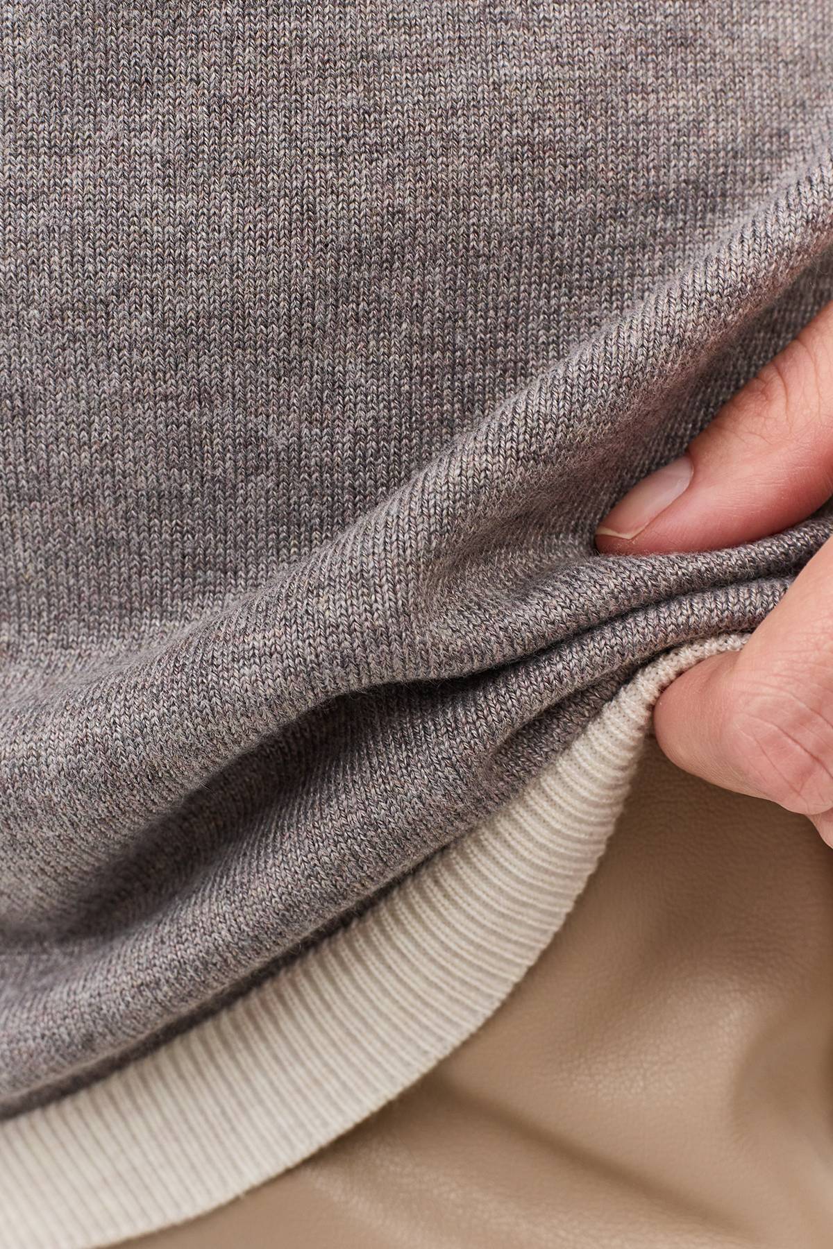 Лимитированная серия джемпер с ажурным декором с палантином, 36