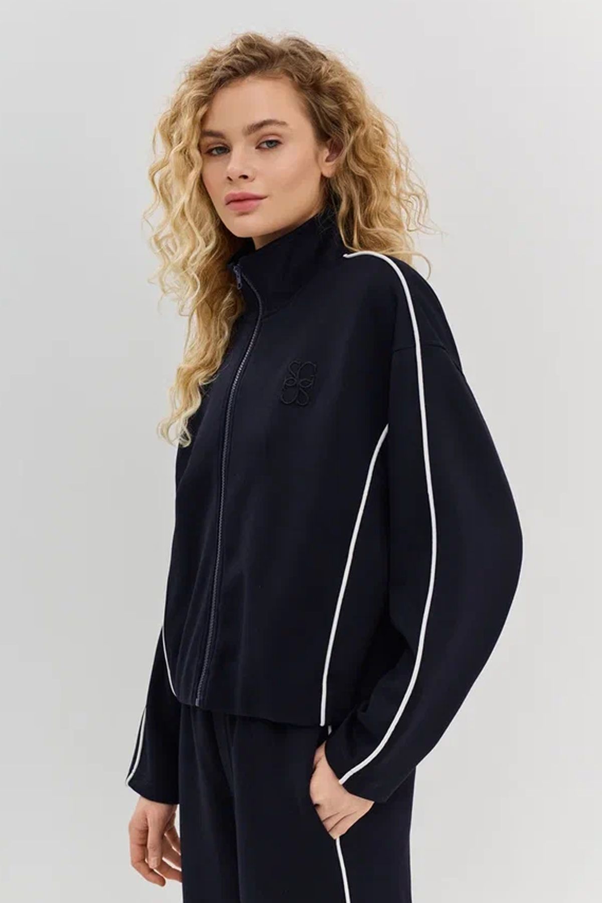 Трикотажный жакет-бомбер в ретро стиле, 50р