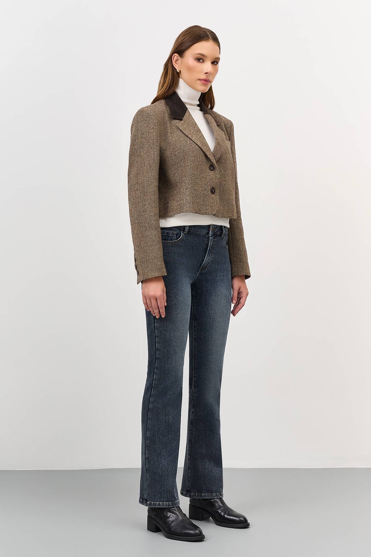 Джинсы прямого кроя со средней посадкой, 44