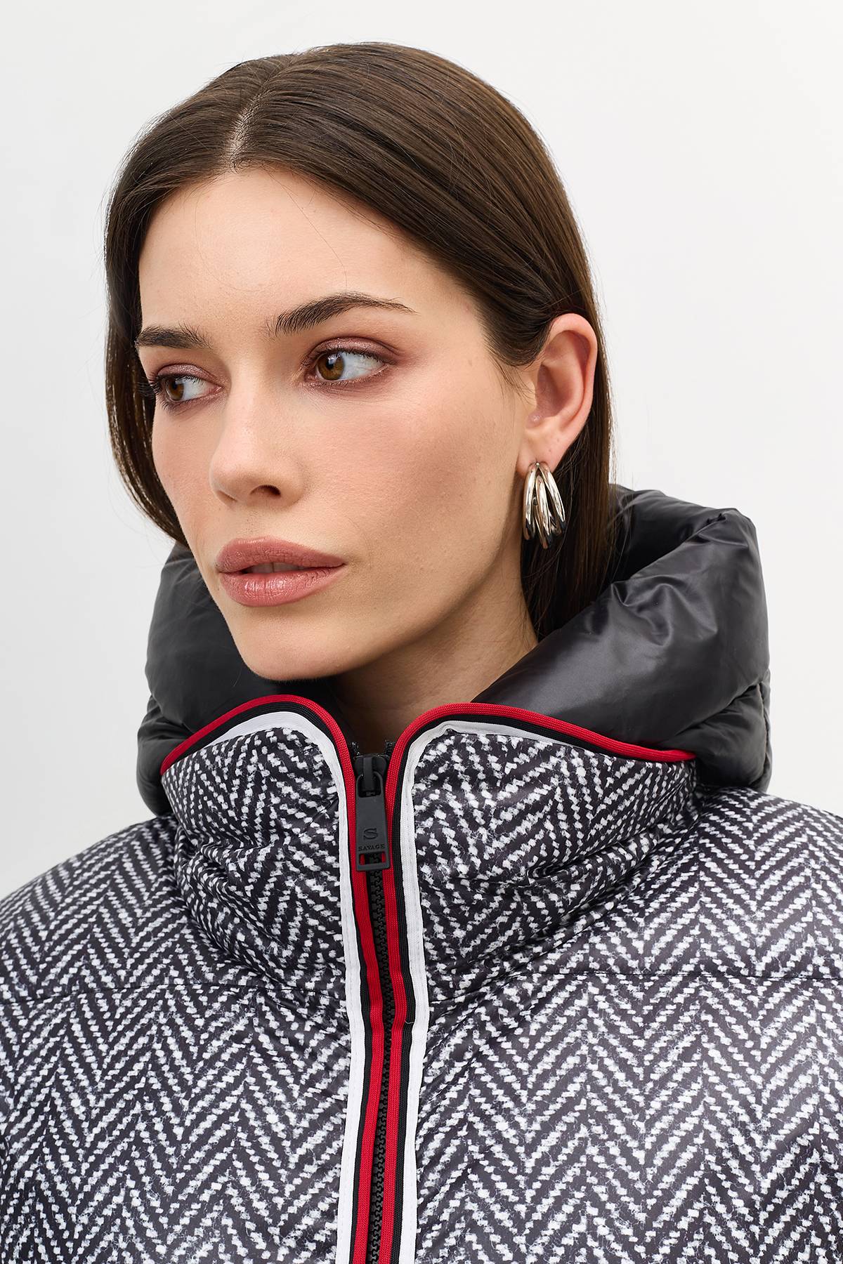 Лимитированная серия Комбинированная куртка с принтомс палантином, 42